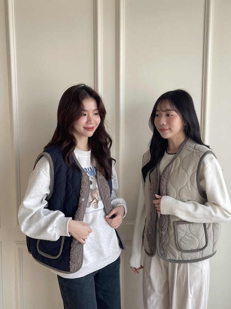 拼接羊羔絨防風背心