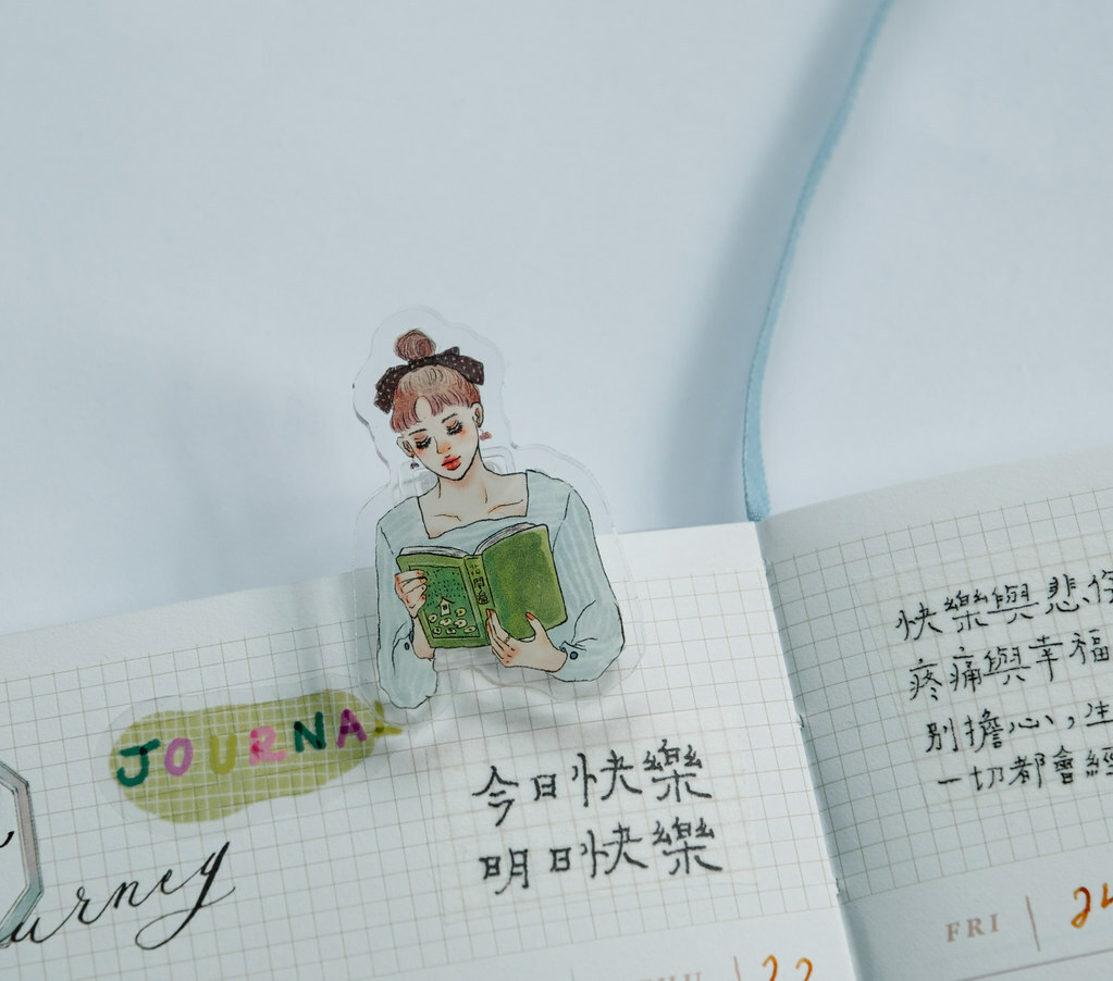 La Dolce Vita Acrylic clips - Reading poem girl