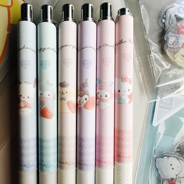 三麗鷗 草莓 X 0.5黑色 極速鋼珠筆 ENERGEL｜日本Pentel