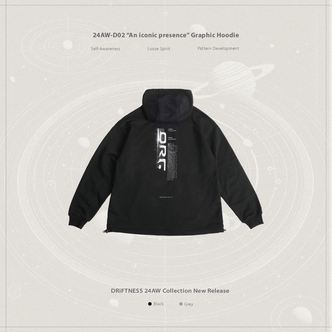DRiFTNESS｜24AW-D02 “An iconic presence” 抽繩背圖帽T - Black