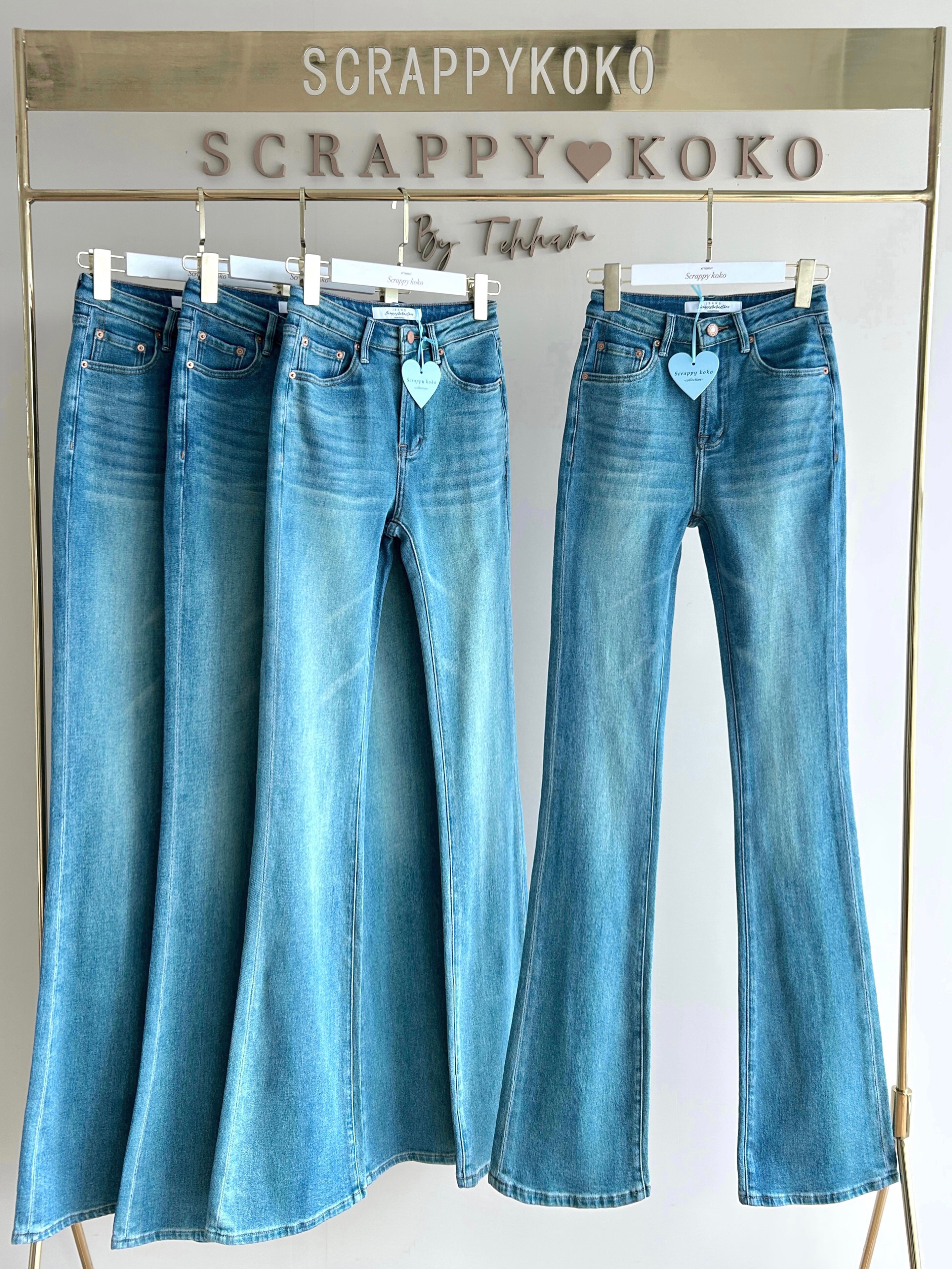 Shapely 擁有大長腿 ! 激瘦彈性牛仔小喇叭褲