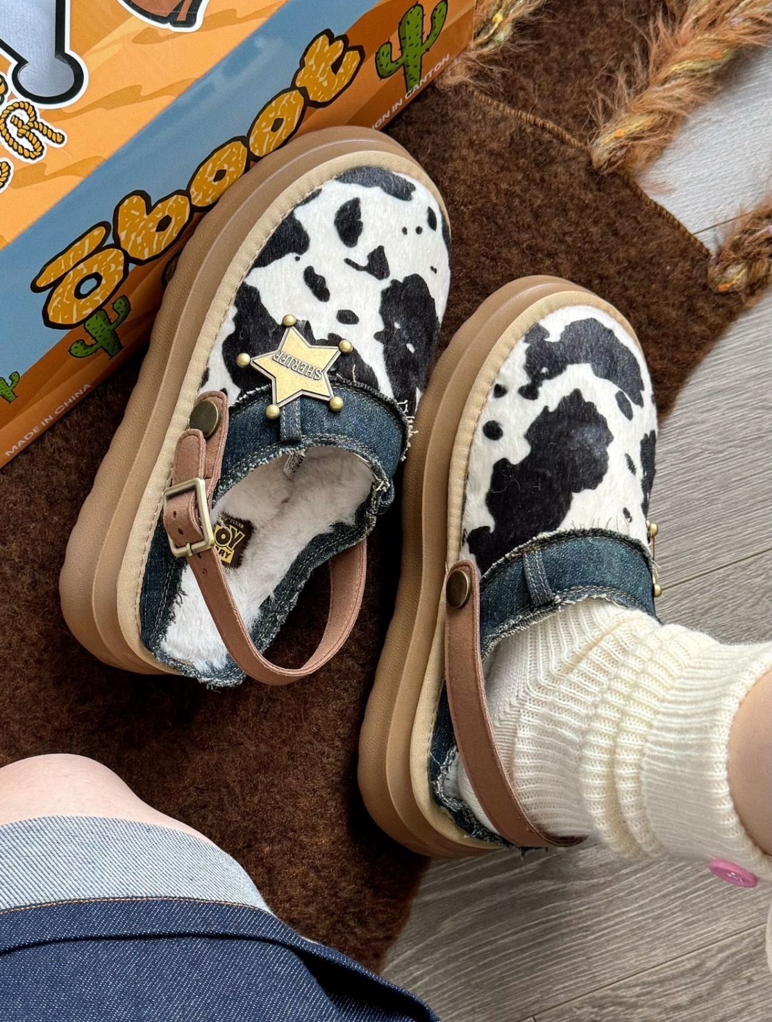 Disney 迪士尼 玩具總動員 x Old Order 羊羔毛穆勒鞋 防潑水 乳牛紋 牛仔 胡迪 焦糖底 厚底/預購