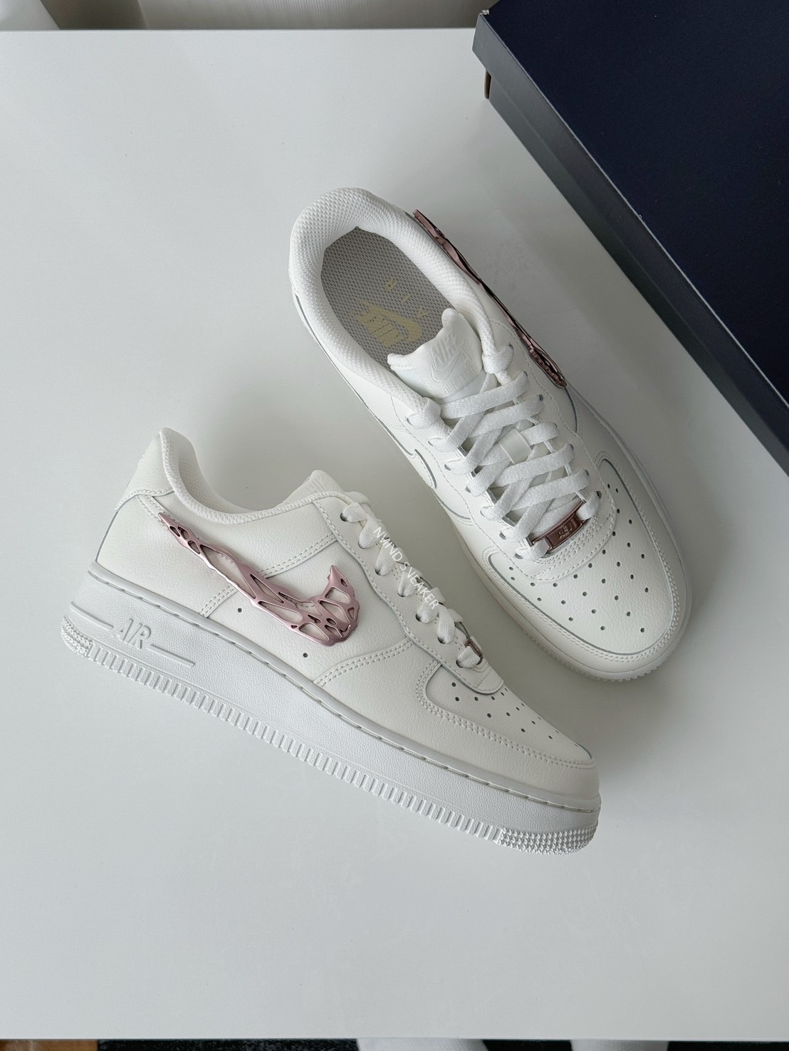 <快速出貨> NIKE AIR FORCE 1"Molten Swoosh" 液態玫瑰金