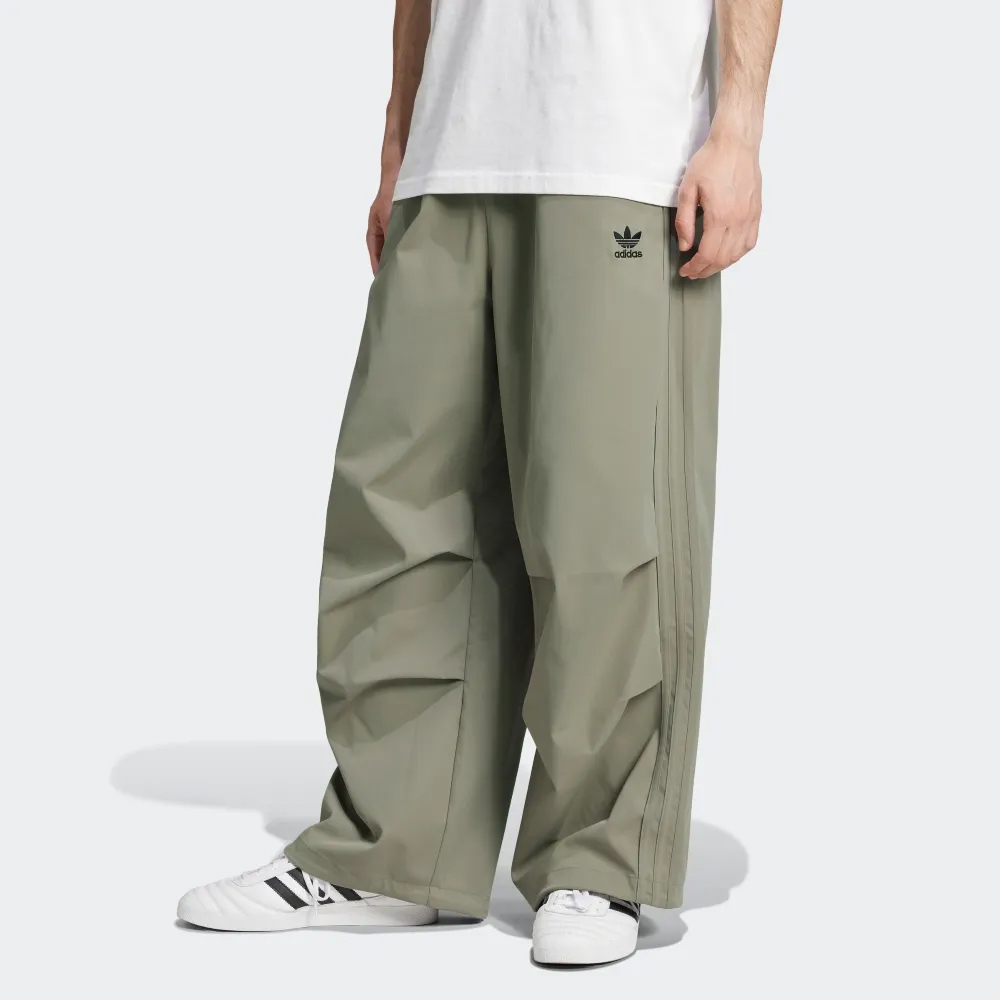 Adidas Parachute Pant 男款 綠色 運動 休閒 寬鬆 簡約 三葉草 寬褲 口袋 長褲 IZ4849