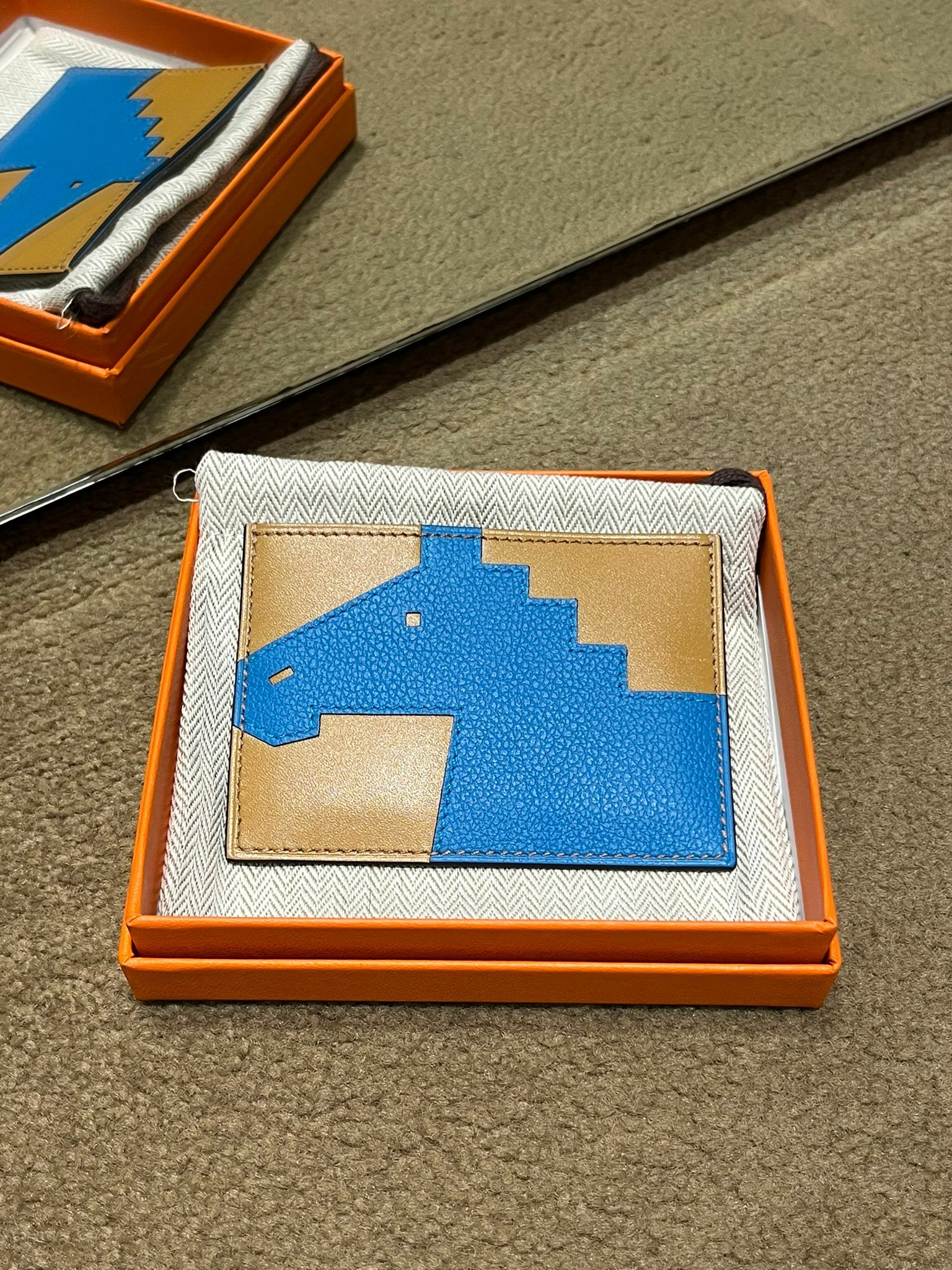 Picto card holder  bleu evercolor / biscuit swift