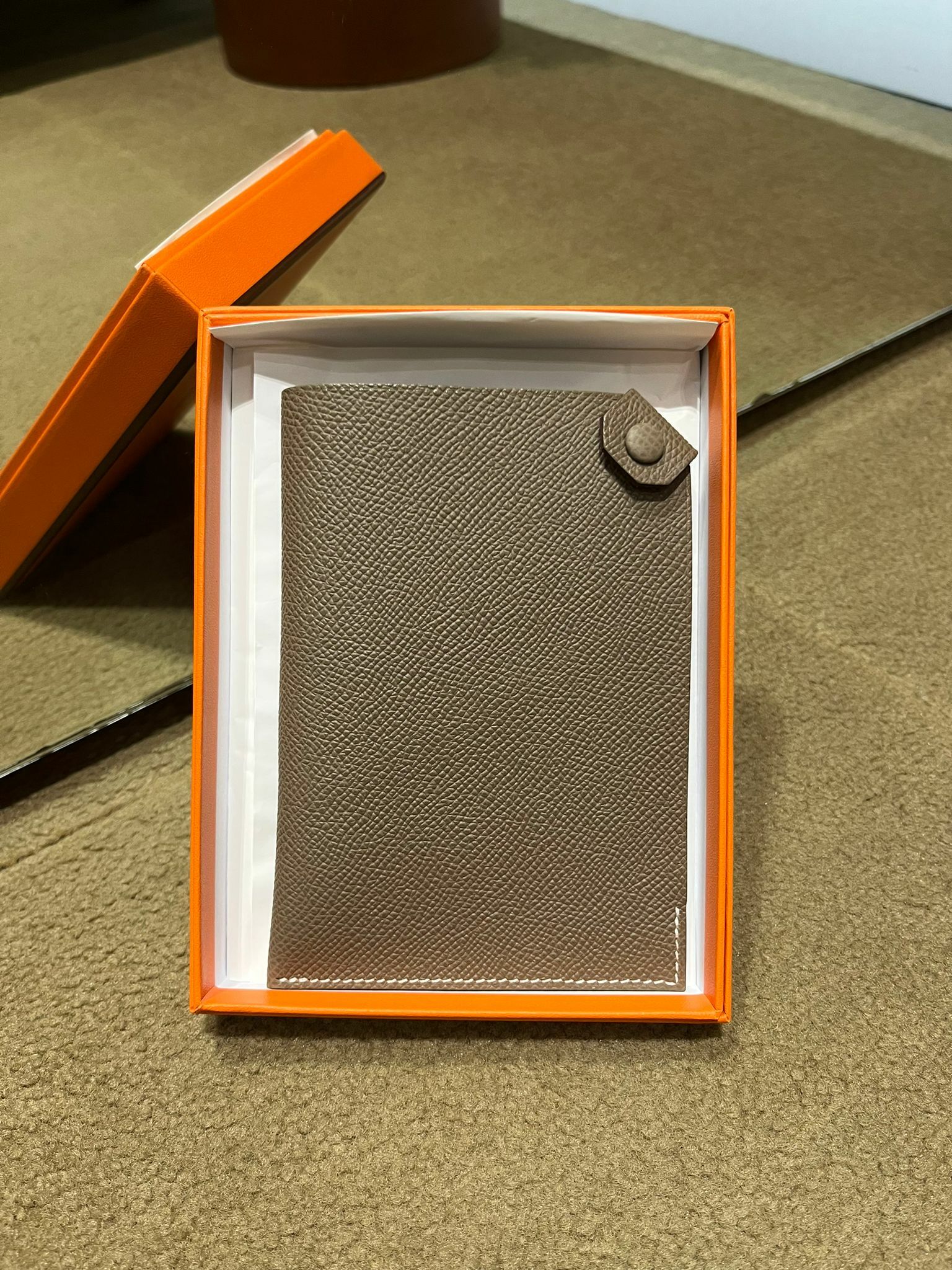 Tarmac passport holder  pm 18 etoupe epsom