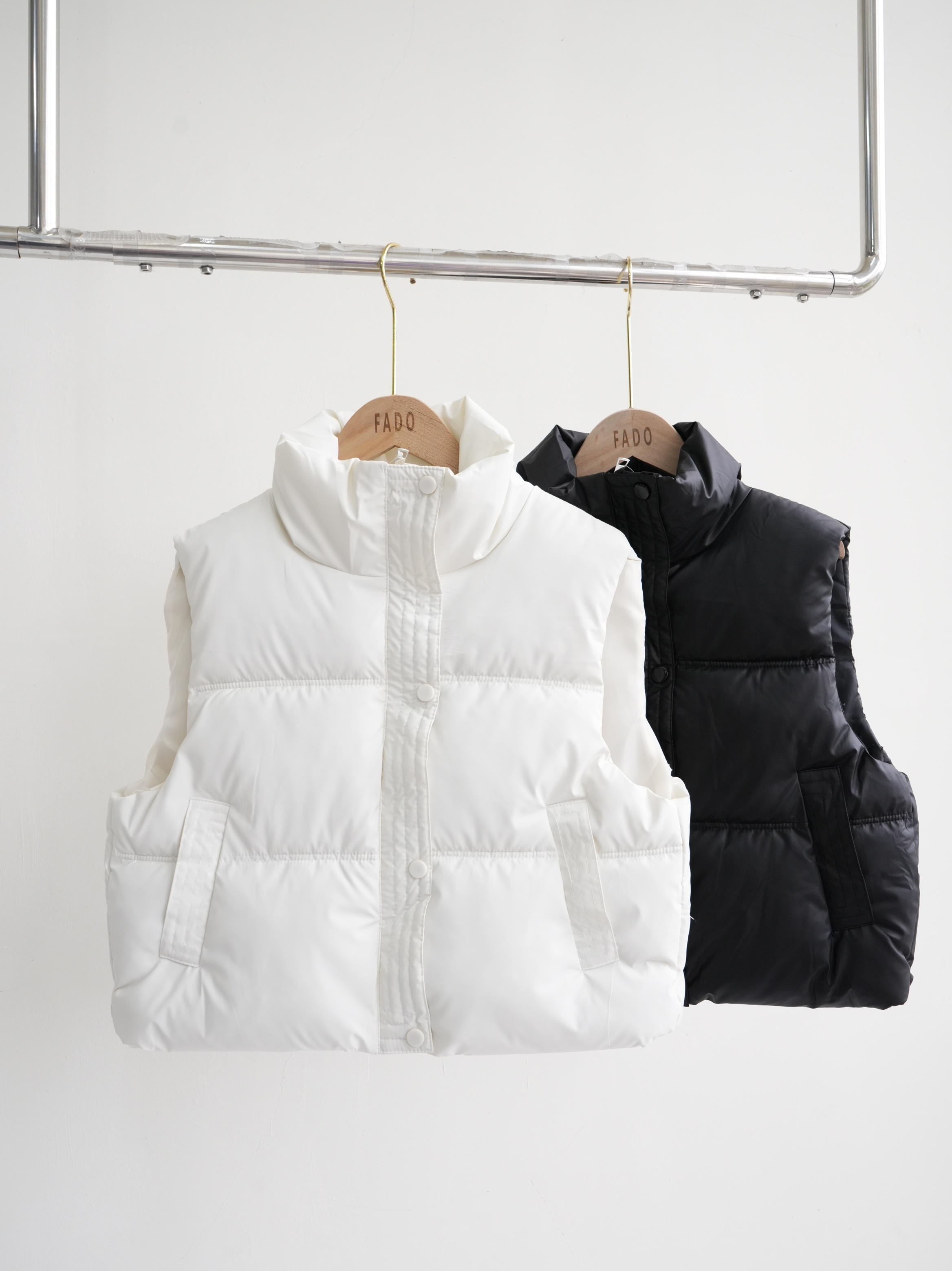 法朵Fado shop｜壓紋軟皮革背心  889A018 黑/白