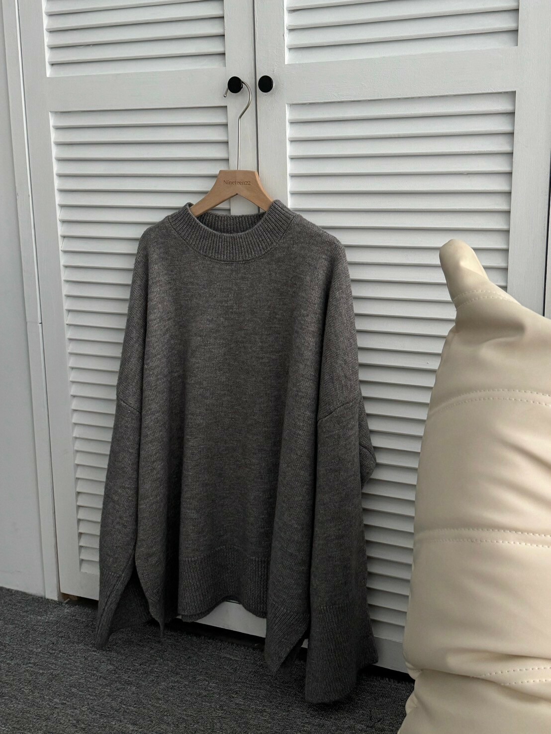 圓領寬鬆針織毛衣