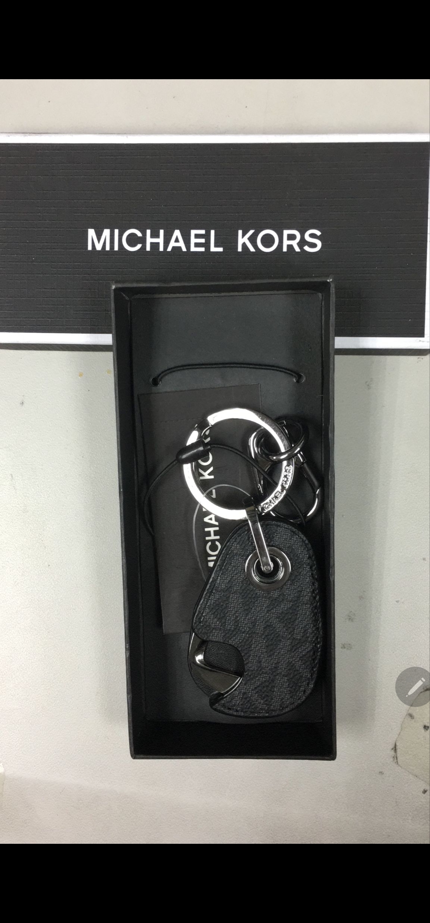 ca16501**  MICHAEL KORS