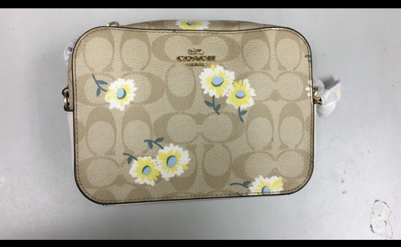 ca16516**  coach