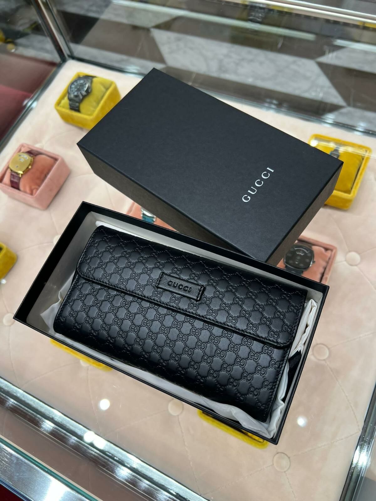 ca16529  Gucci 經典logo緹花壓紋牛皮扣長銀包(黑色)