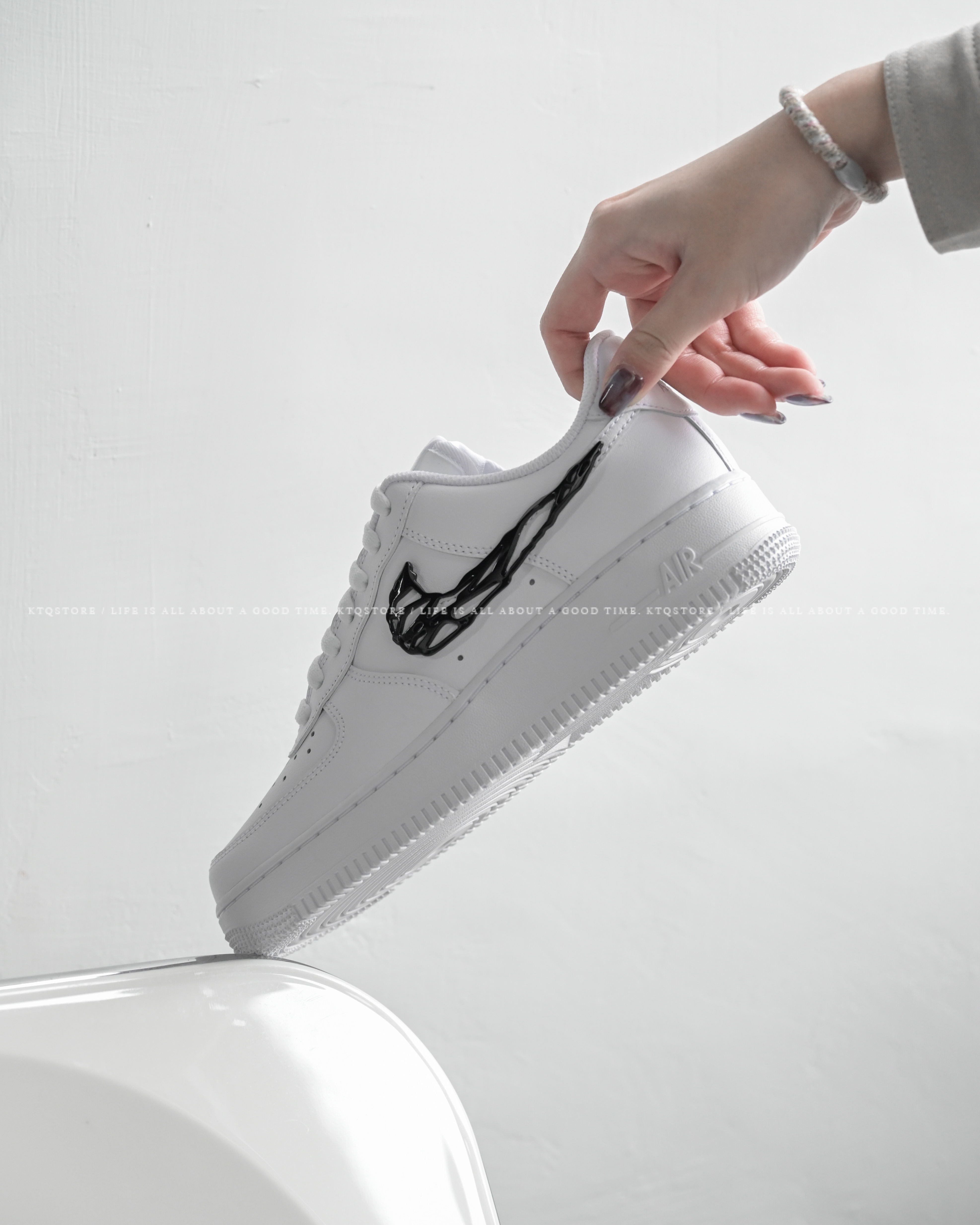 KTQ STORE ‧  Nike Air Force 1 Low "Liquid metal Swoosh" 毒液液態金屬 IF1686-101