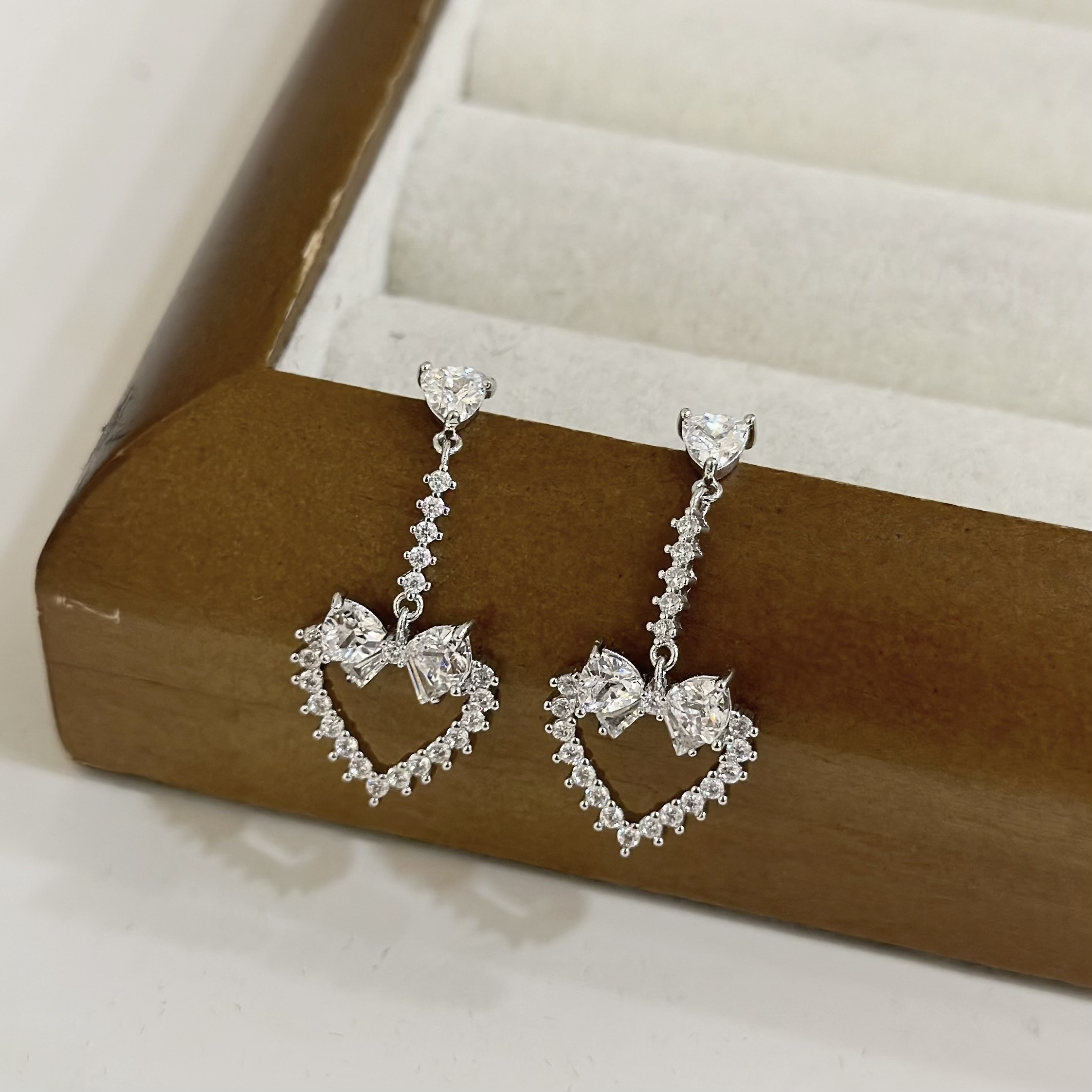 89排鑽蝴蝶結鏤空愛心垂吊