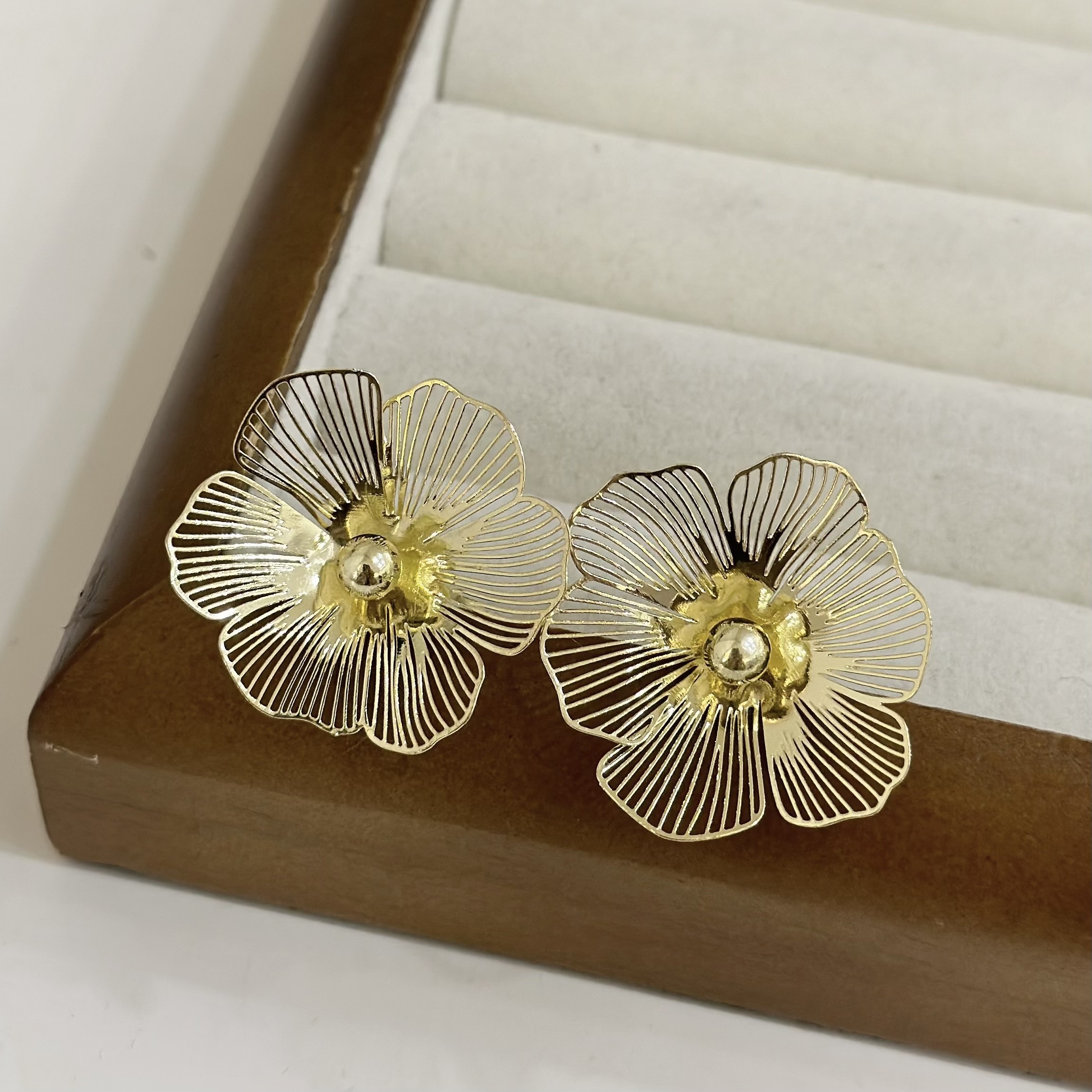 91金邊花朵大款耳針