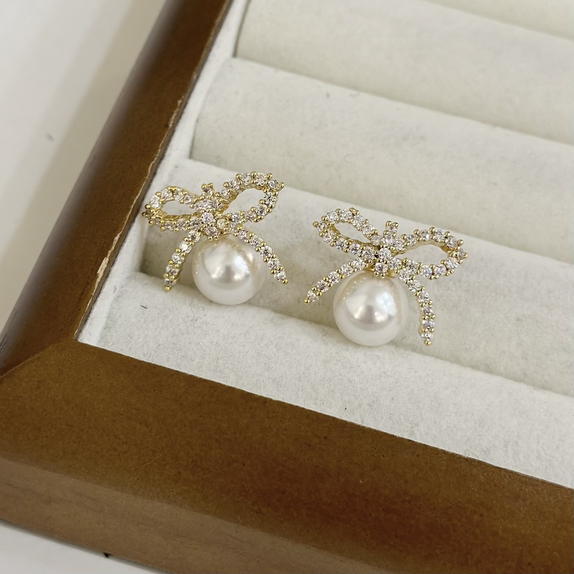 92滿鑽蝴蝶結珍珠大款耳針