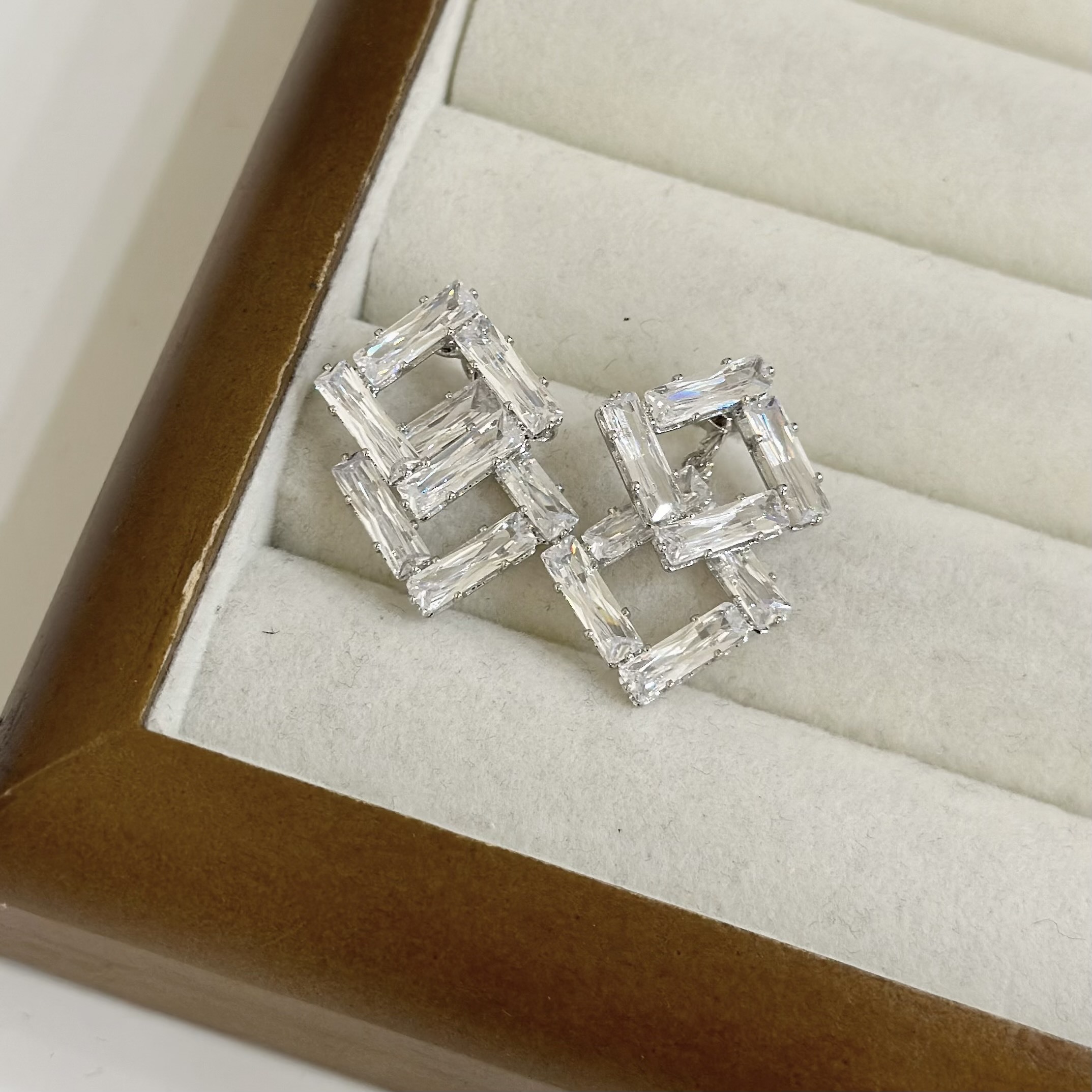 100鋯石方塊前後扣