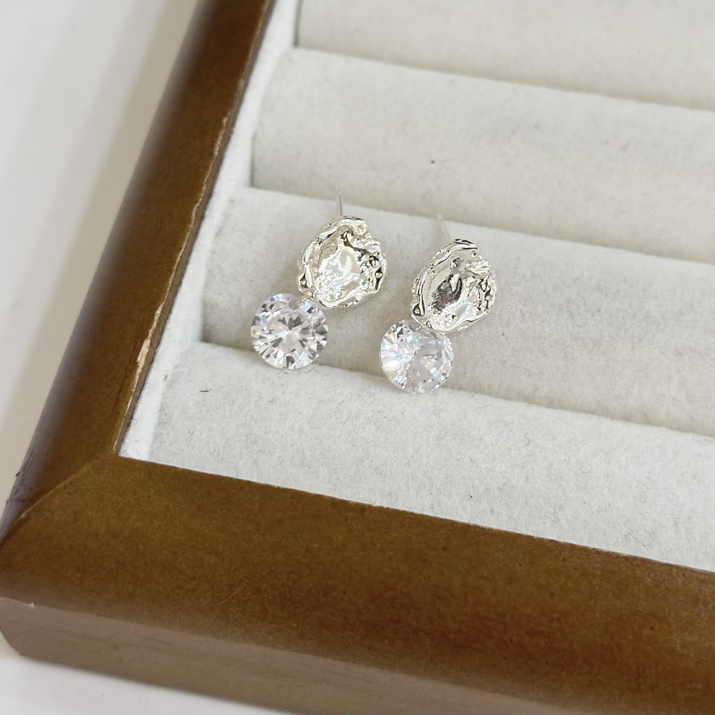 106溶岩單鑽耳針