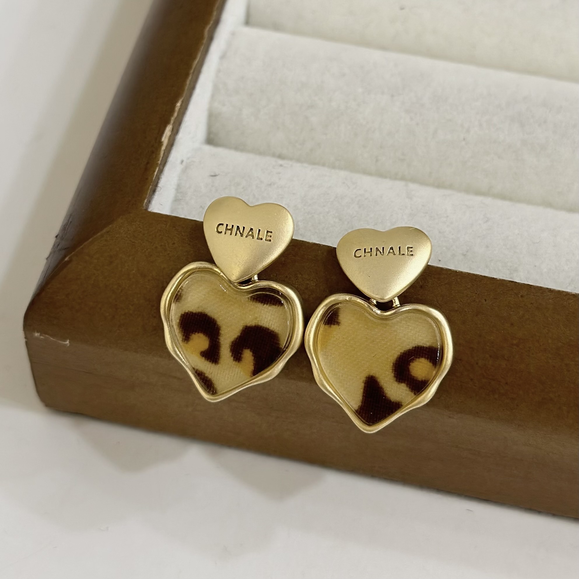 108霧面字母豹紋愛心垂吊