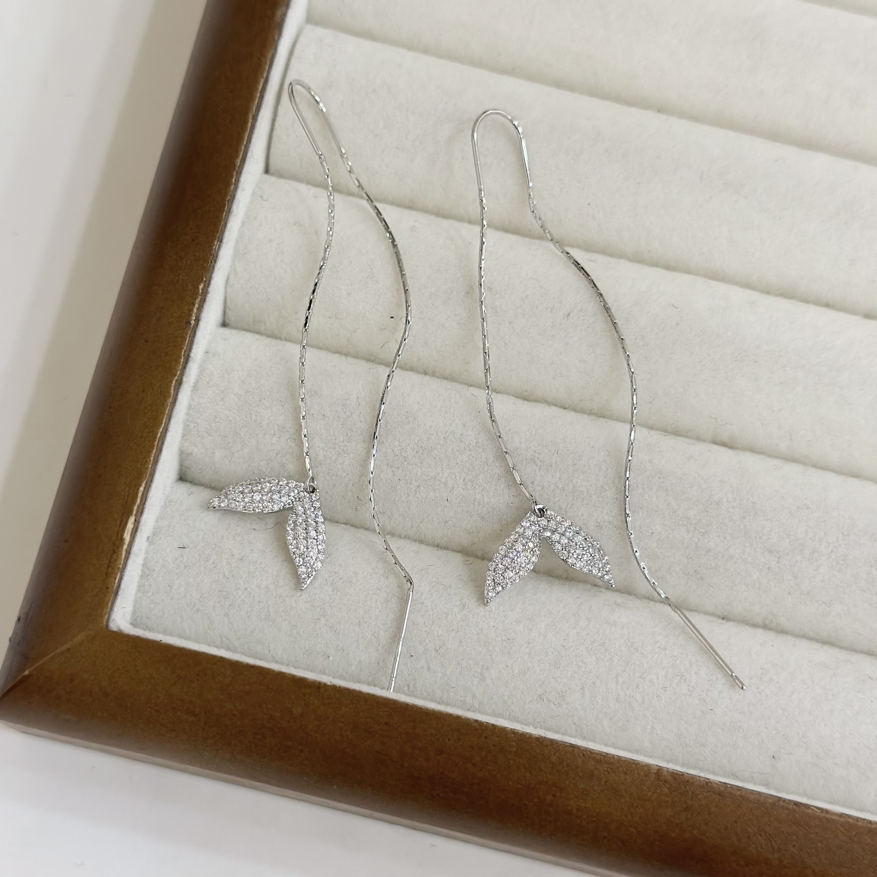 109滿鑽魚尾拉線垂吊