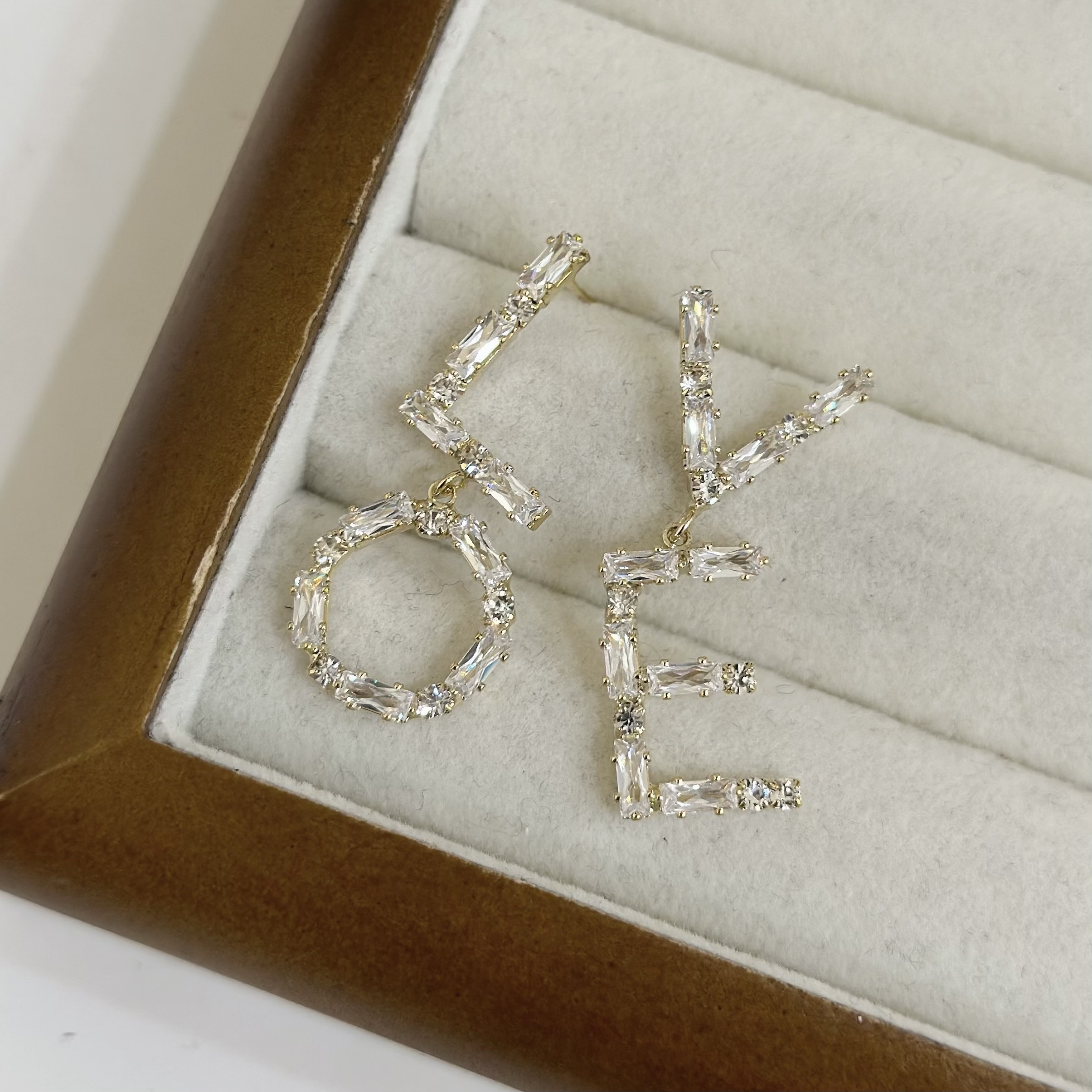 112鋯石字母不對稱垂吊