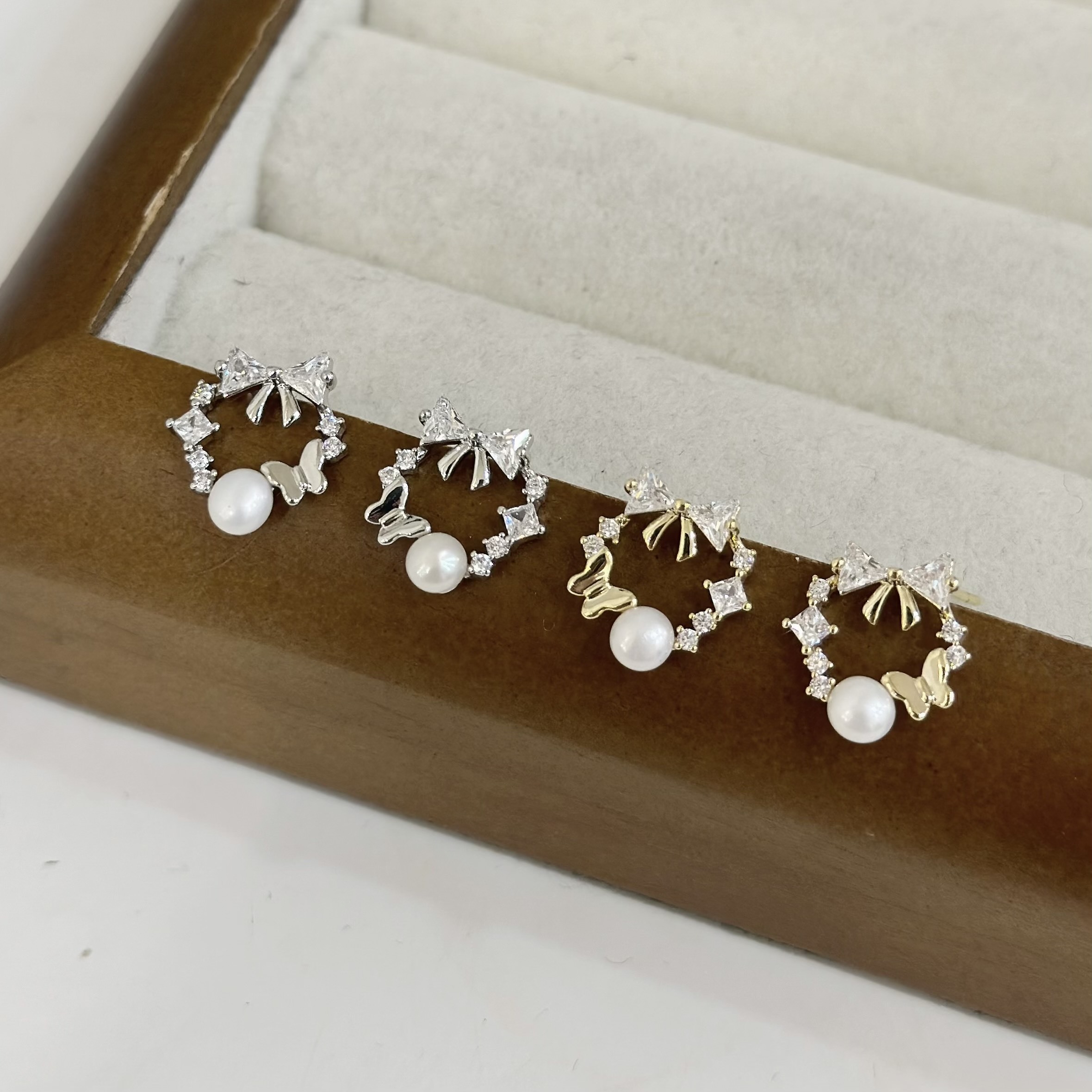 115蝴蝶結珍珠排鑽圈耳針