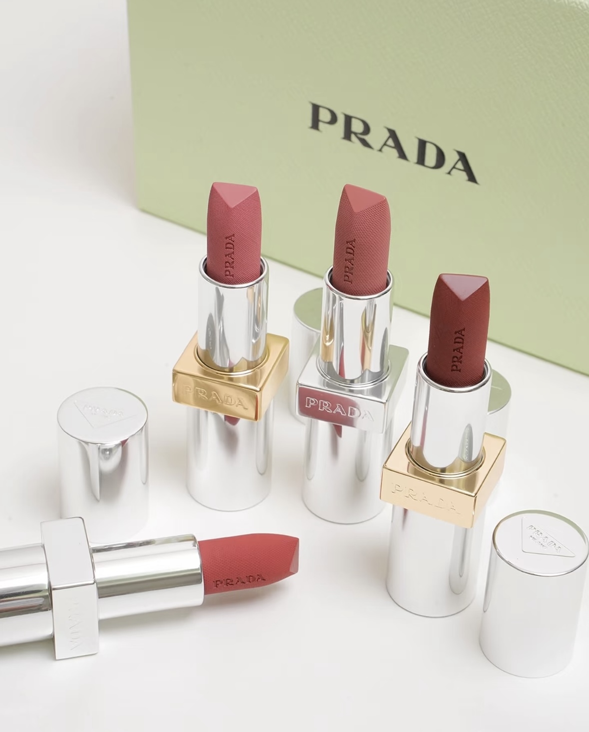 《韓國連線》PRADA Beauty 至色持久柔霧唇膏