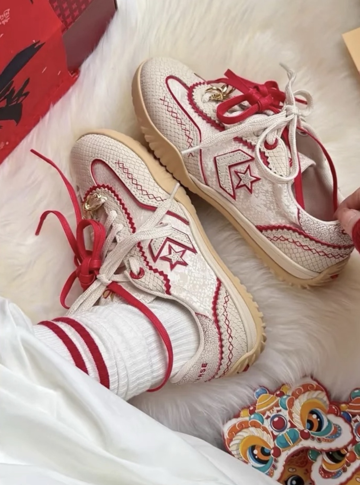 Converse Run Star Trainer 蛇年限定 米白色 紅色 蛇鱗 中國結 焦糖底 復古 德訓鞋 A13344C/預購