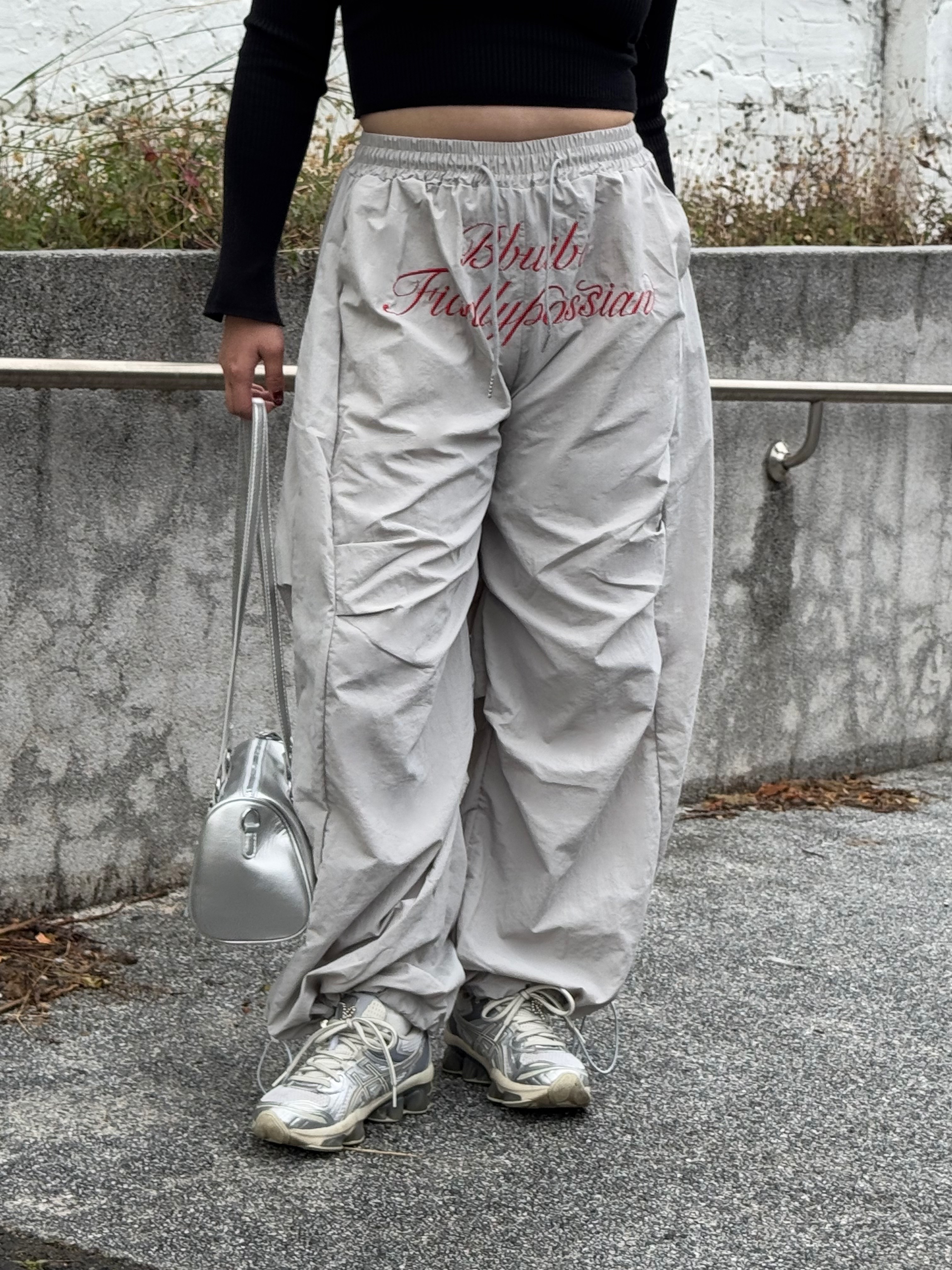 🧣NEW🧣 B1美式抓皺刺繡 彎刀傘兵褲