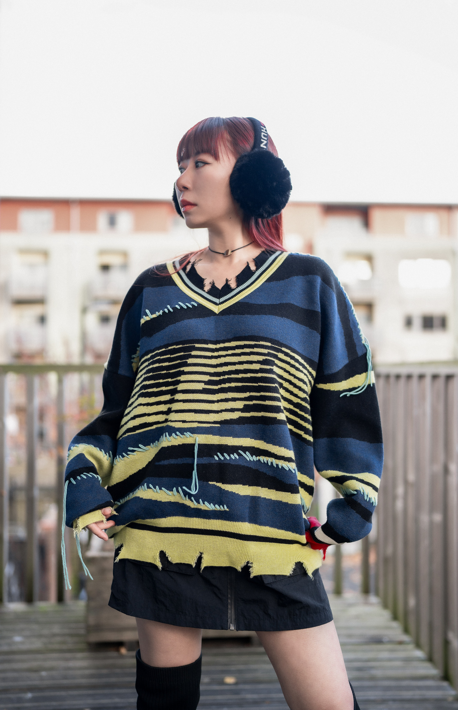 【Just Arctic】Unisex V領拼色隨性毛邊手工縫線針織衫 - 極夜黑/靜謐藍/極光黃色 (戲票已送完｜海外私人線上放映仍有!!)