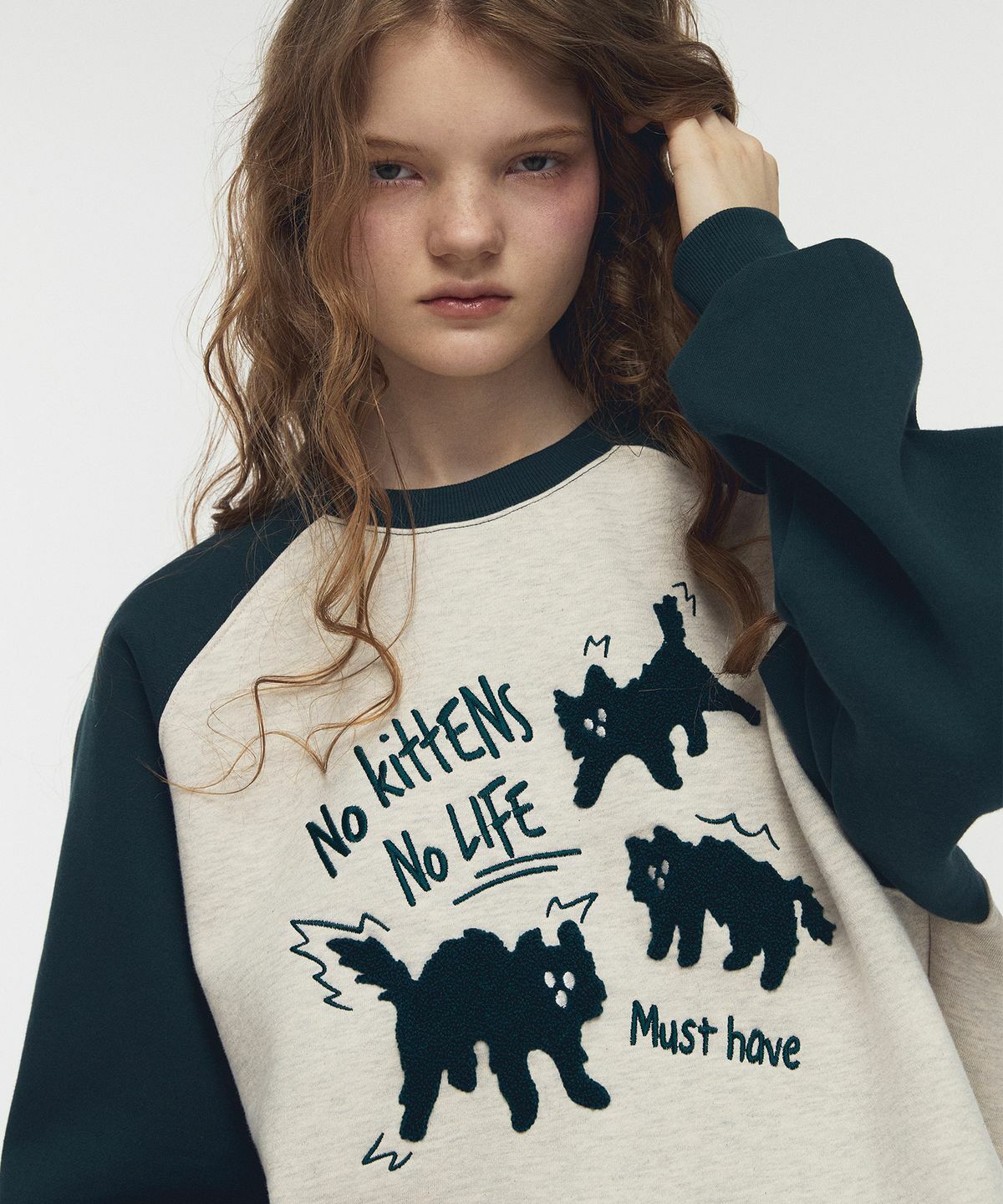 CPGN STUDIO Cat Bouclé Embroidery Raglan Sweatshirt