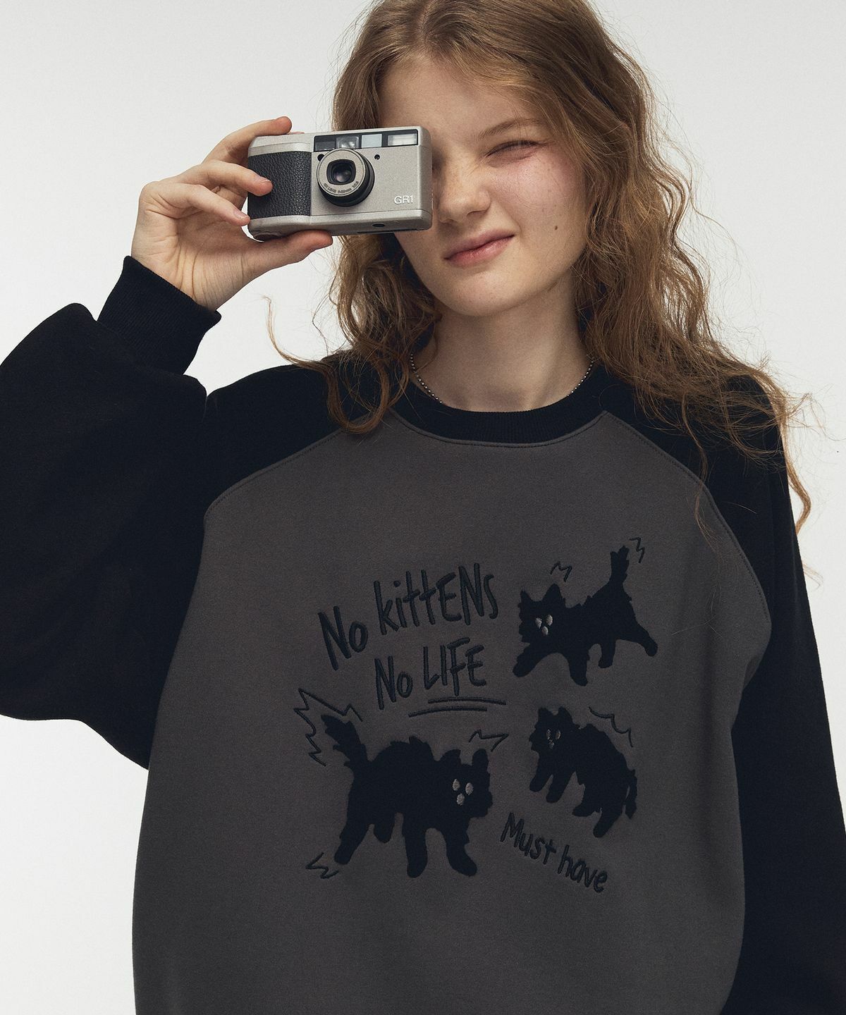 CPGN STUDIO Cat Bouclé Embroidery Raglan Sweatshirt
