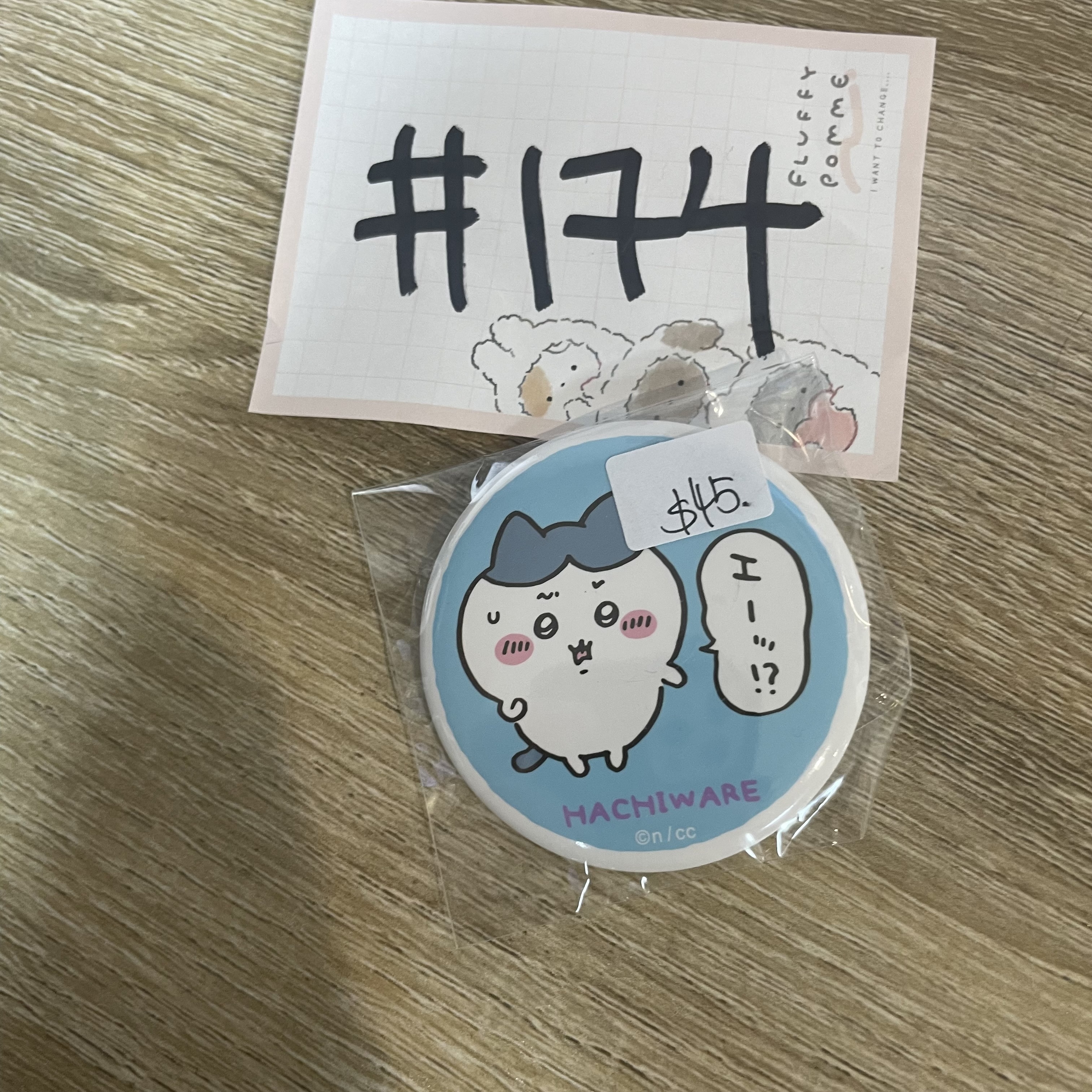 CHIIKAWA 八字貓 襟章  #174