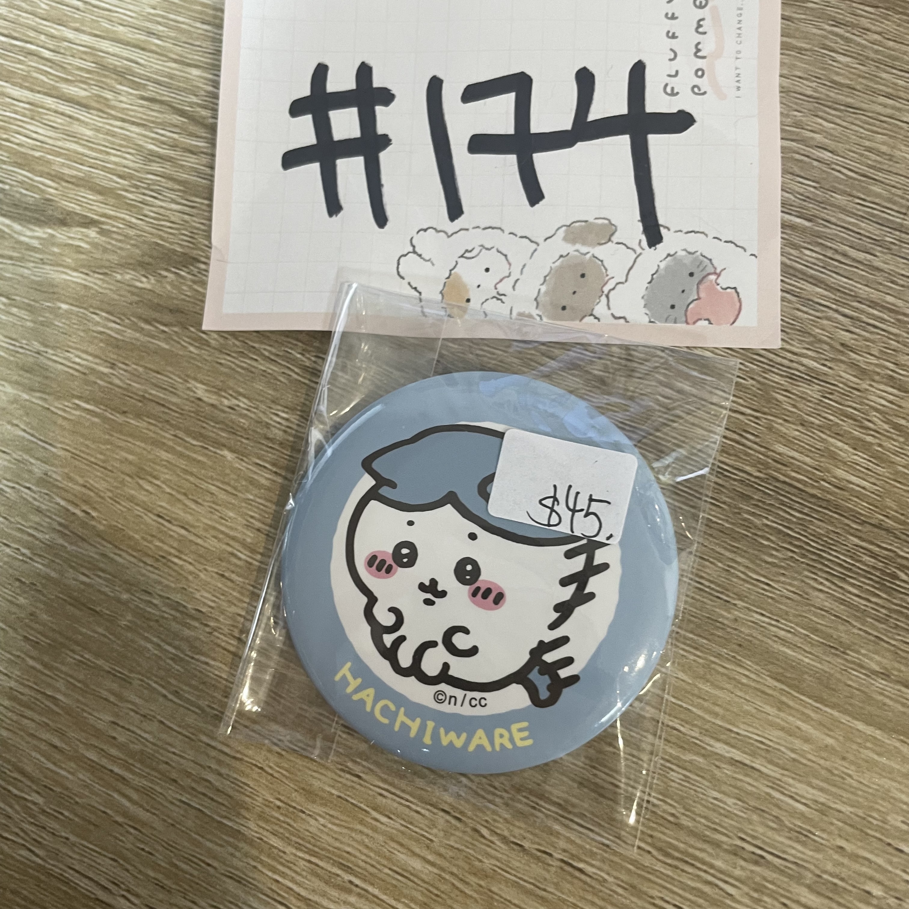 CHIIKAWA 八字貓 襟章  #174