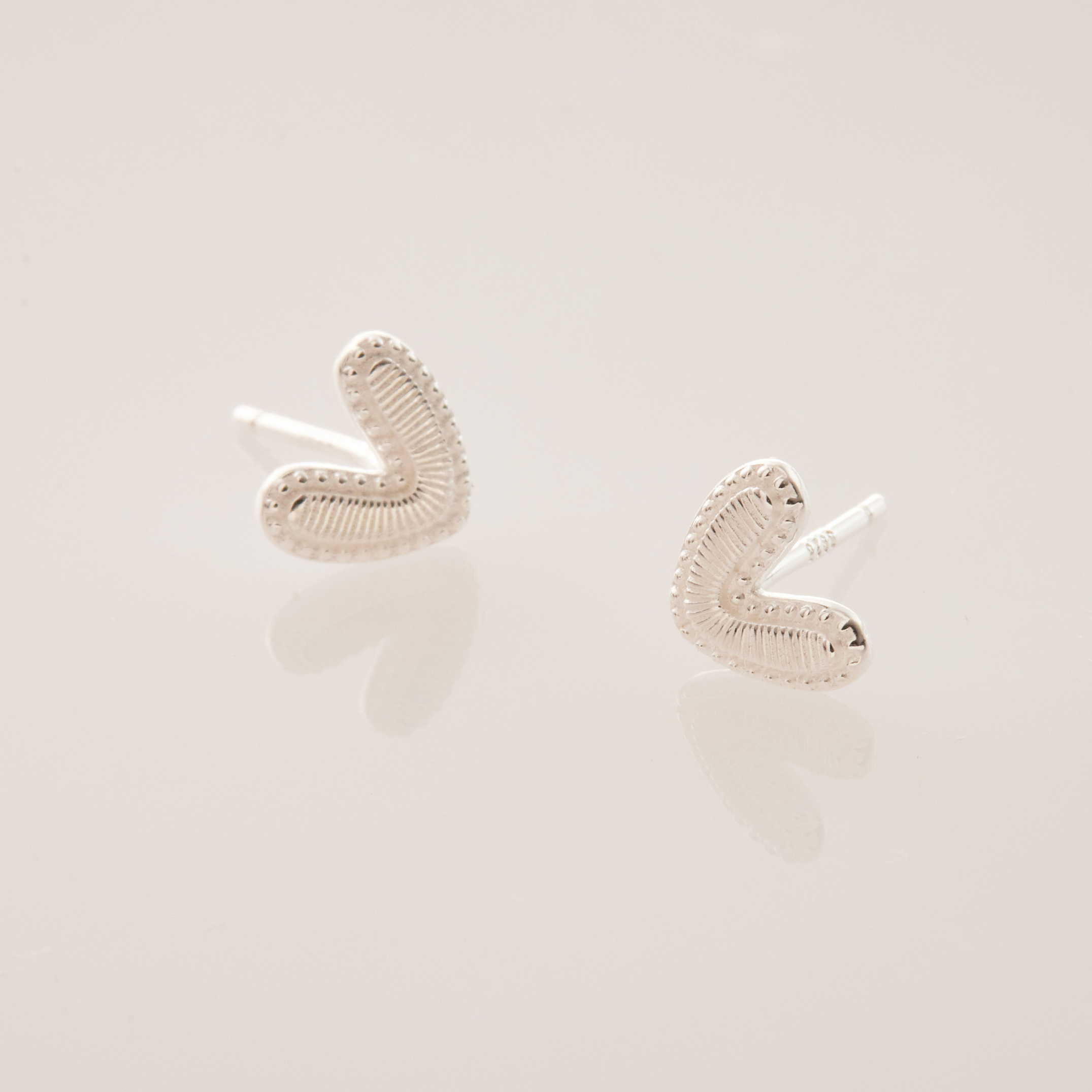 E1794  |  純銀壓紋愛心耳環