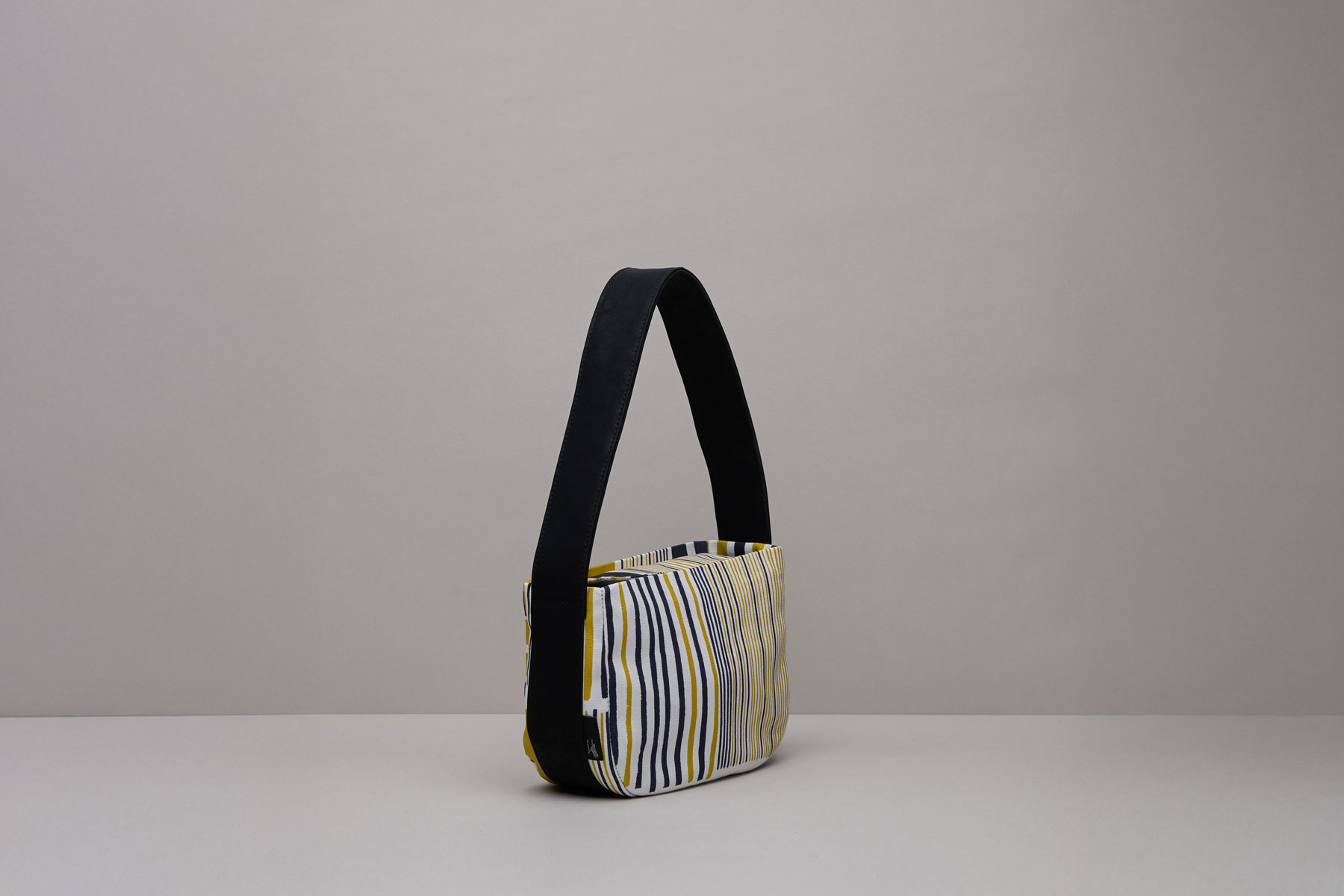 再生皮革彎月包 / 鐵皮屋黃藍