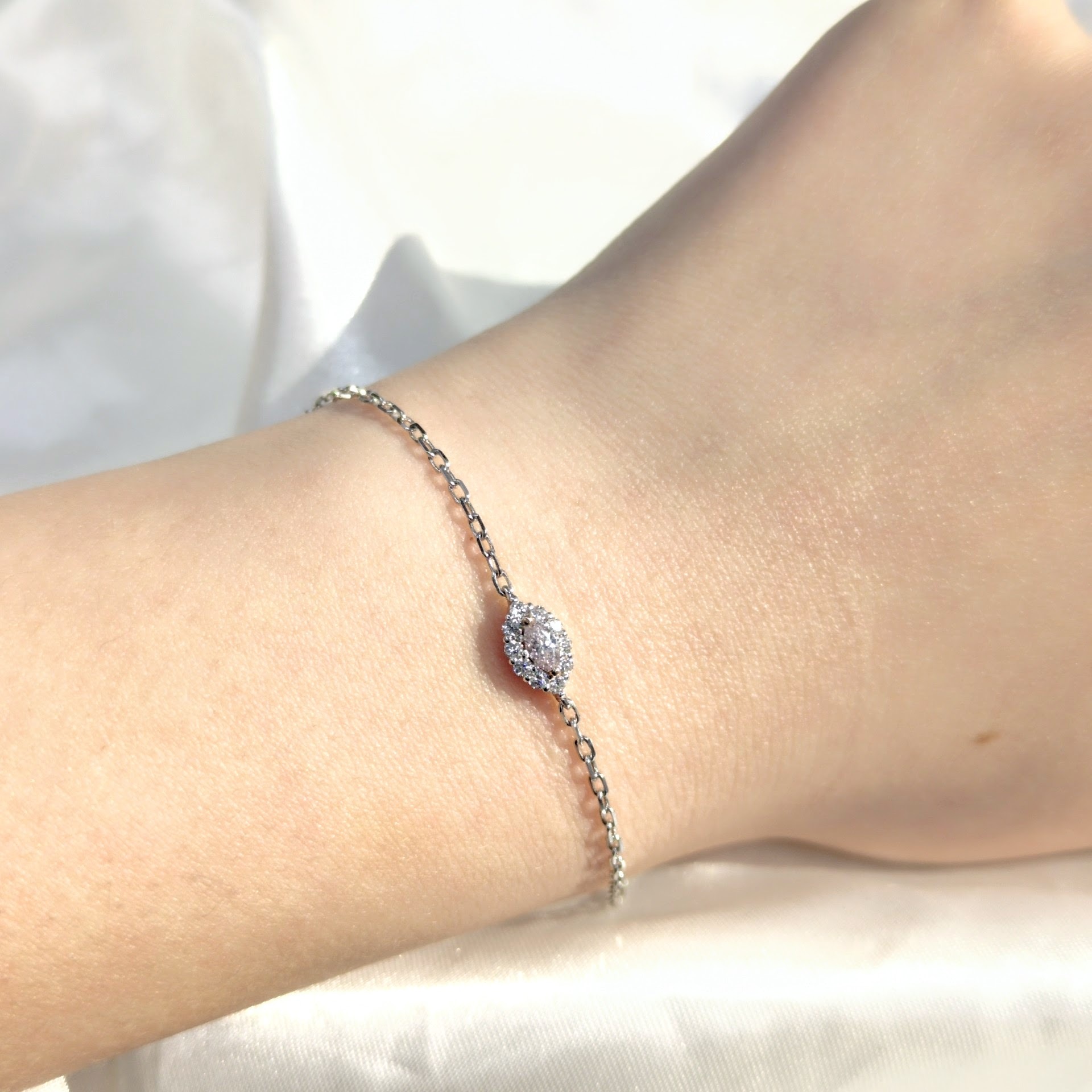 18K White Gold 0.22ct Fancy Pink Diamond Bracelet