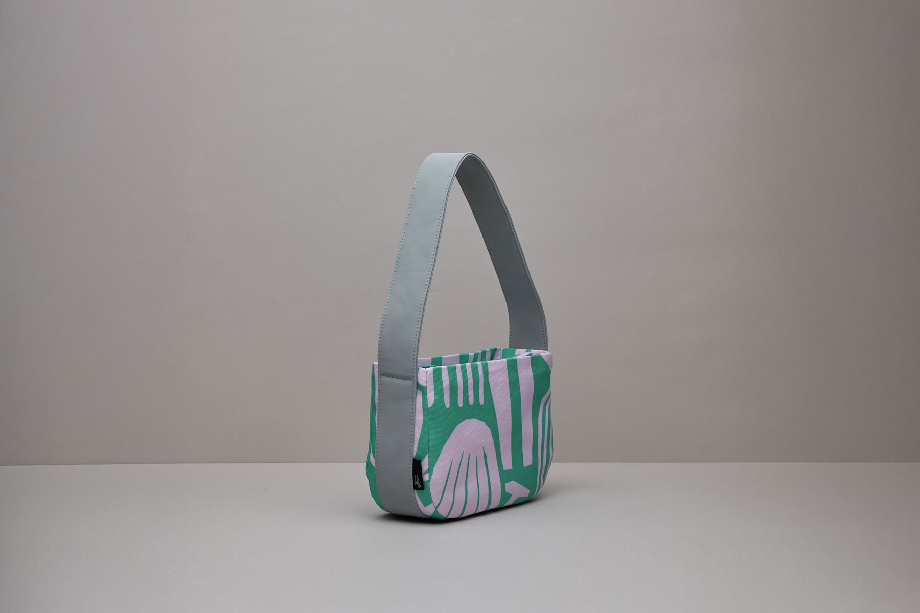 再生皮革彎月包 / 米克斯綠