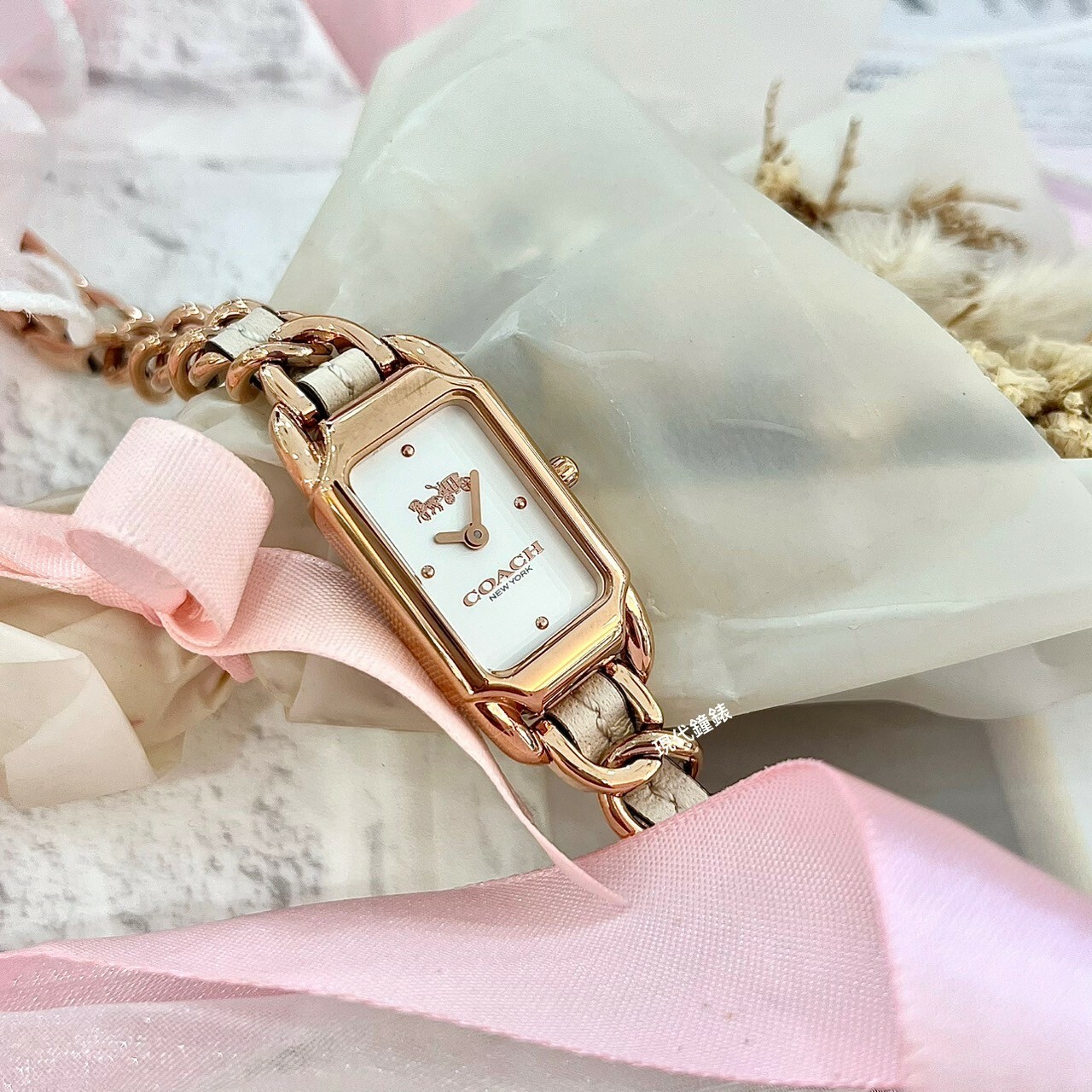 【COACH】Cadie經典馬車八邊白皮革鍊帶腕錶CO14504283 17.5mm 現代鐘錶