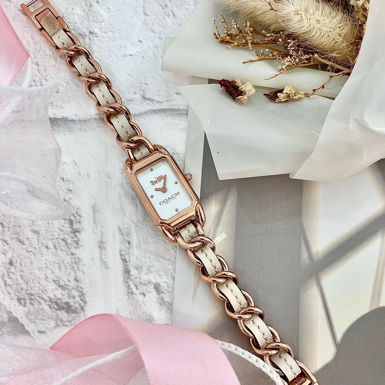 【COACH】Cadie經典馬車八邊白皮革鍊帶腕錶CO14504283 17.5mm 現代鐘錶