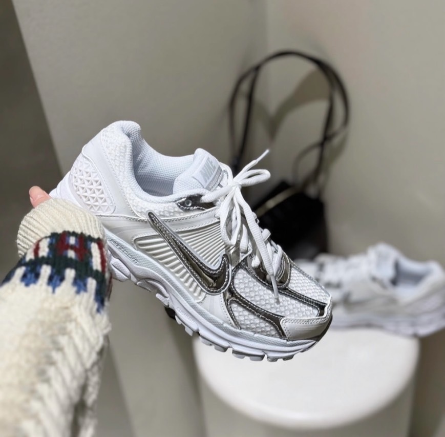 Nike Zoom Vomero 5 仙女白銀 液態 白銀 HF7723100