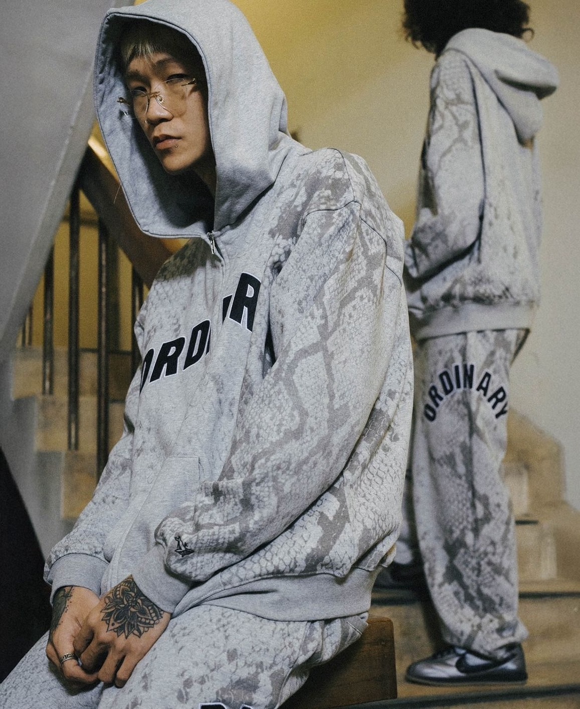 ORDINARY 漸層蛇紋貼布LOGO 連帽外套