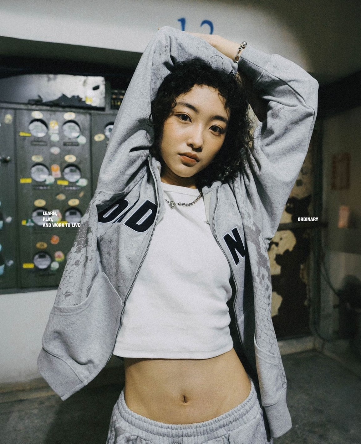 ORDINARY 漸層蛇紋貼布LOGO 連帽外套