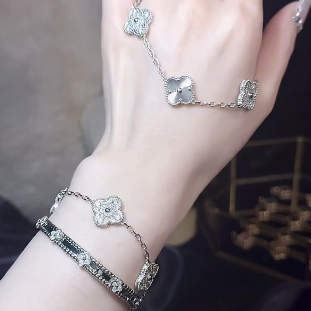 18k”最高奢滿鑽+激光鐳射中號五花四葉草”高奢定製手鍊