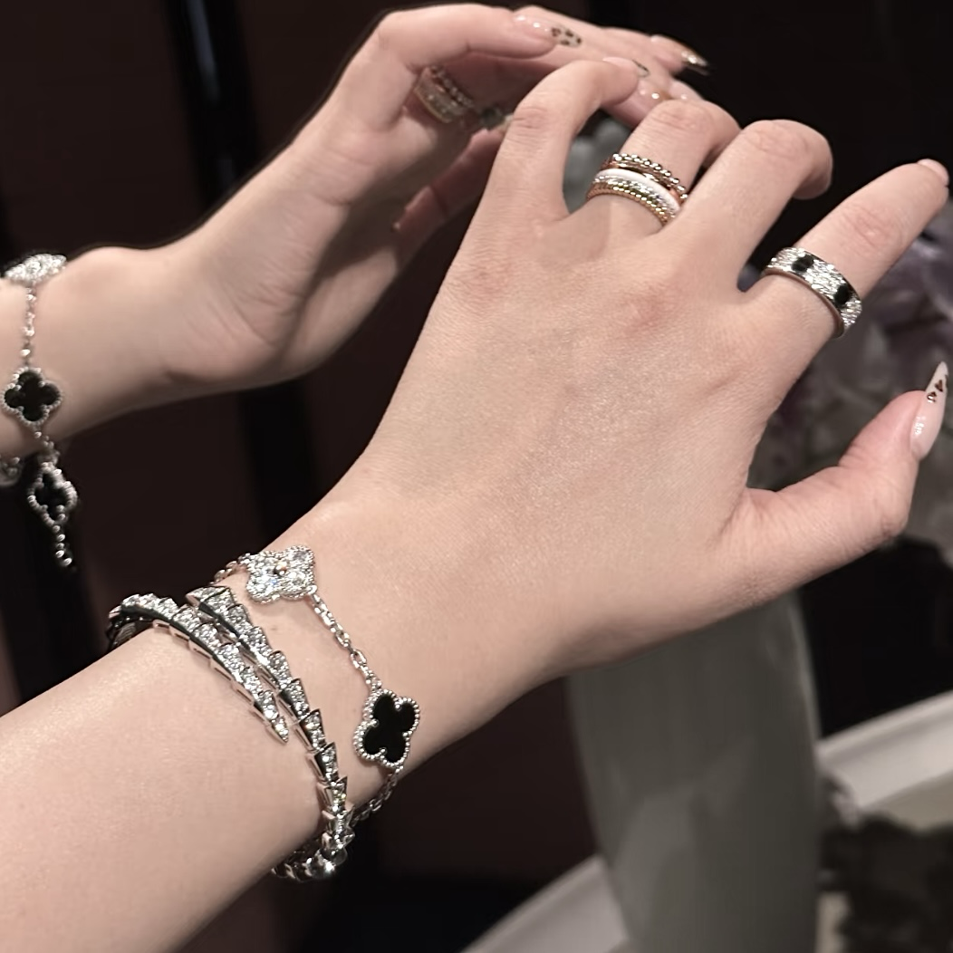 18k經典熊貓”黑瑪瑙間隔滿鑽五花四葉草”高奢定製手鍊