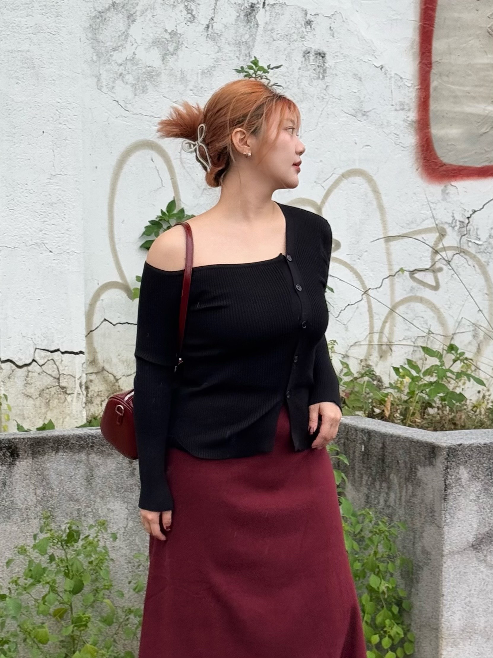 闆娘推薦✨A3小露香肩設計感長袖（黑/咖）