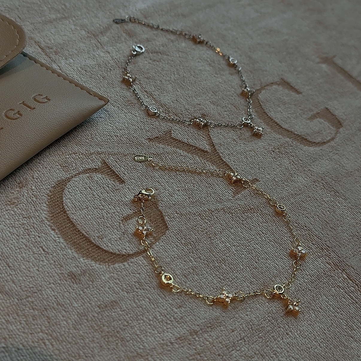 Gy”s925迷你小老花滿鑽細緻小墜/低奢華手鍊