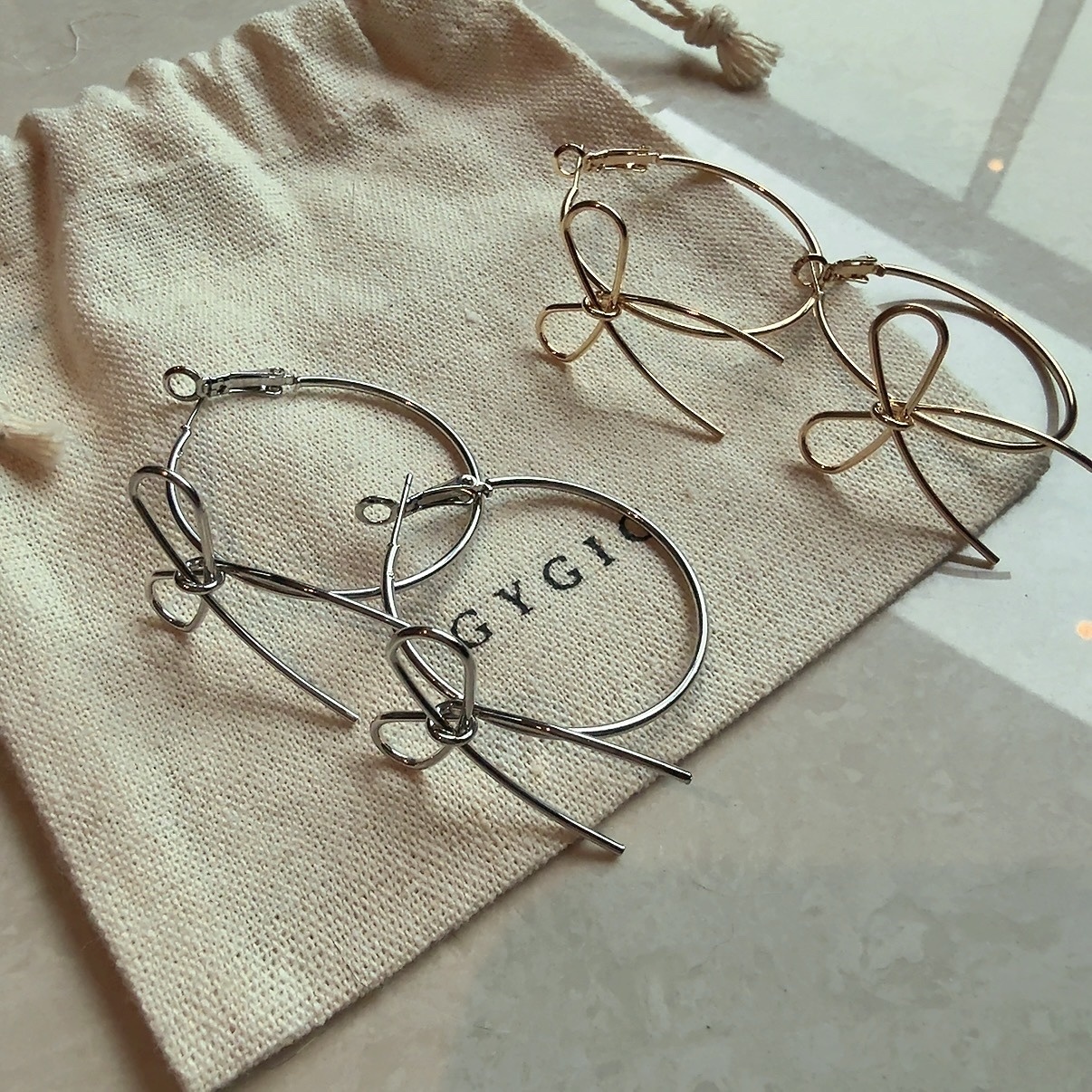 Gy鏤空蝴蝶結”金銀立體大耳圈扣