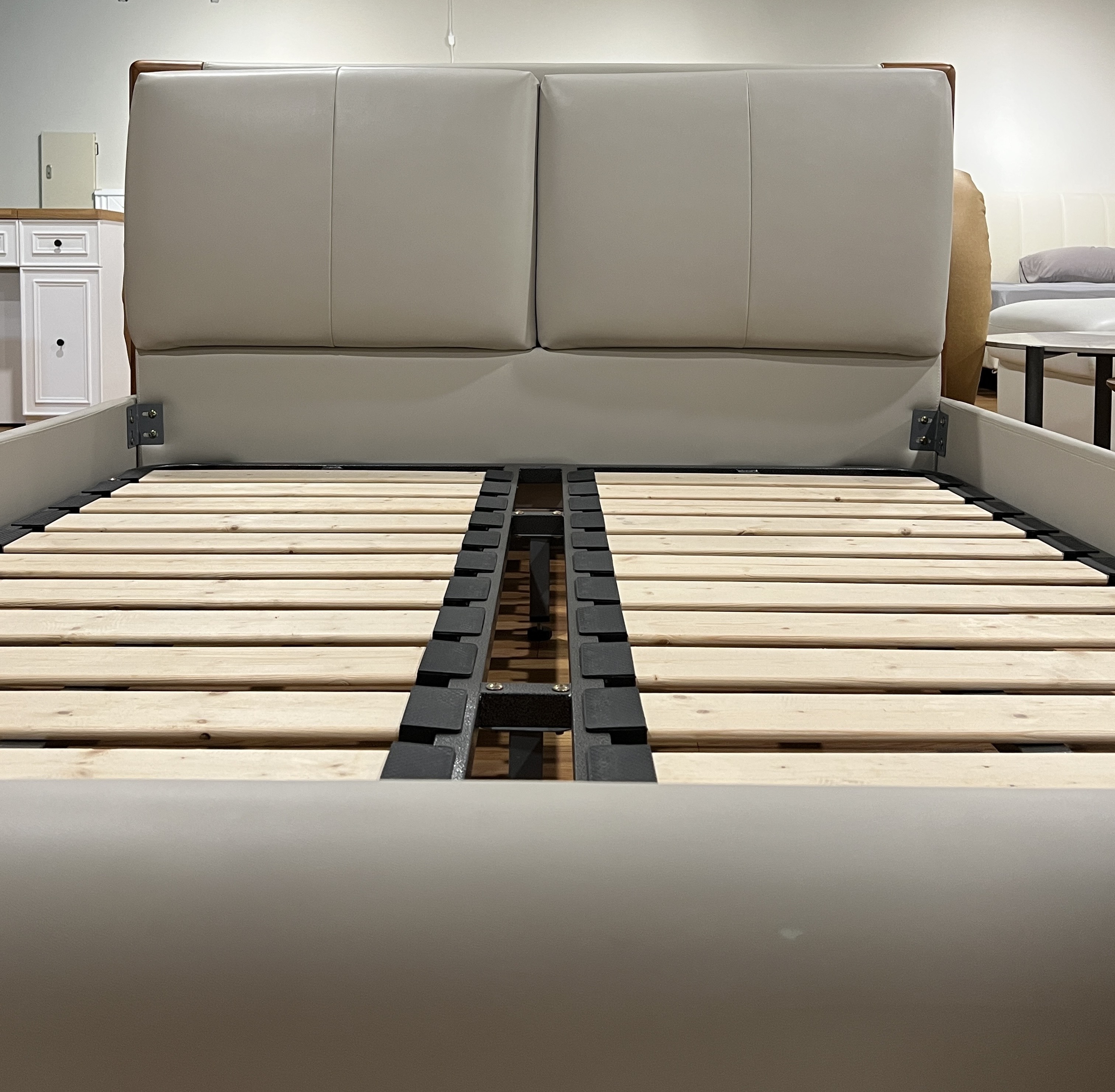 ✨展示特惠出清✨ 義式極簡軟包床架