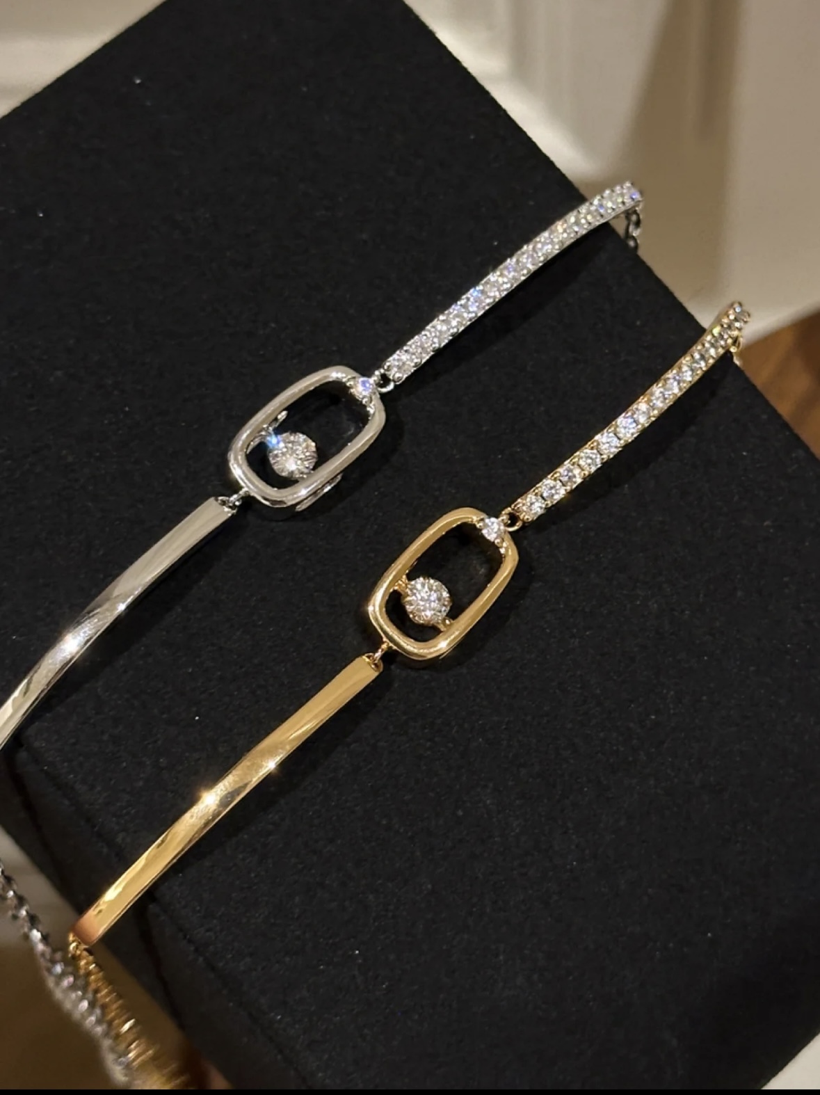 Roselie dancing moissanite bracelet