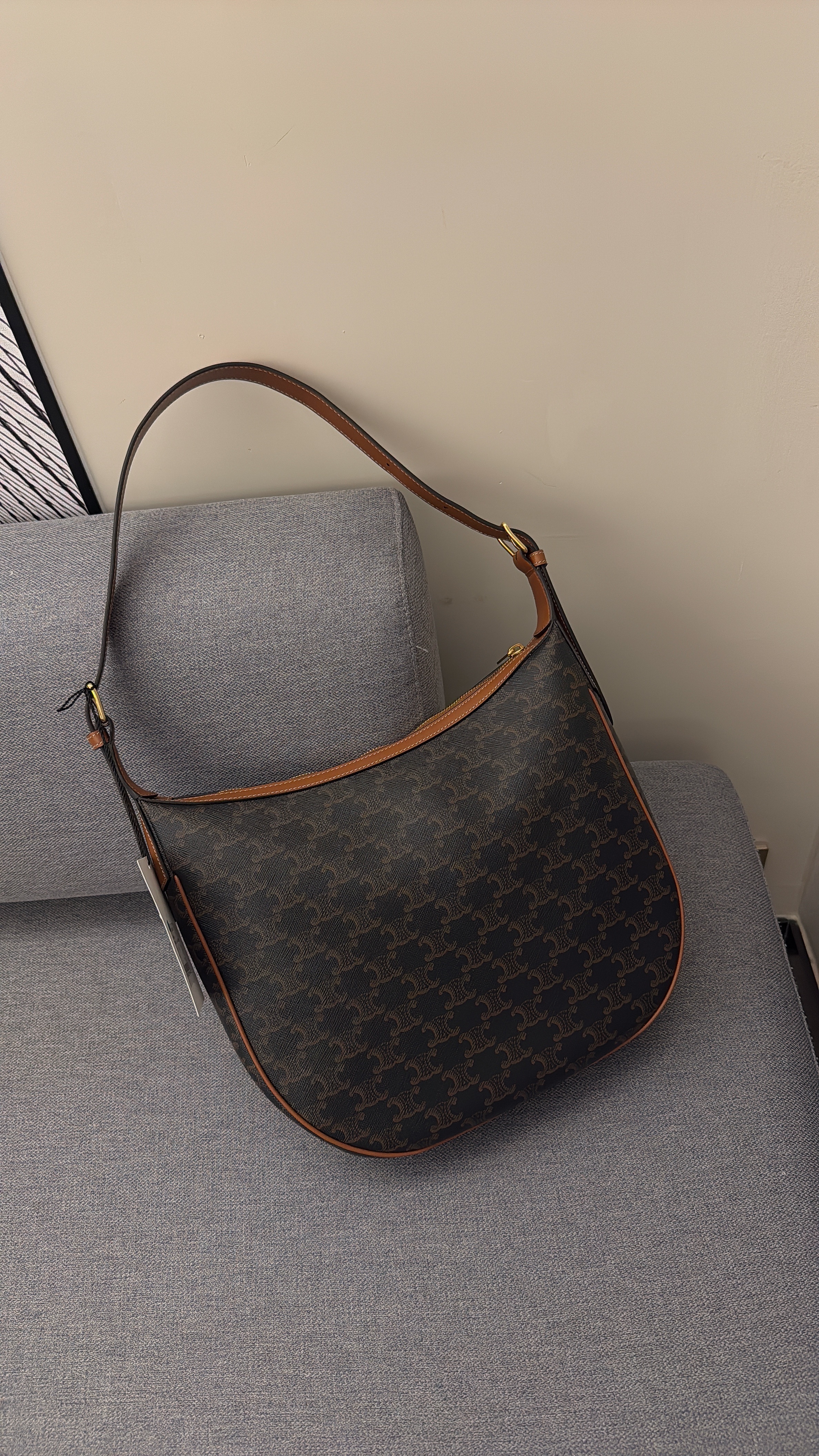 Celine Heloise medium